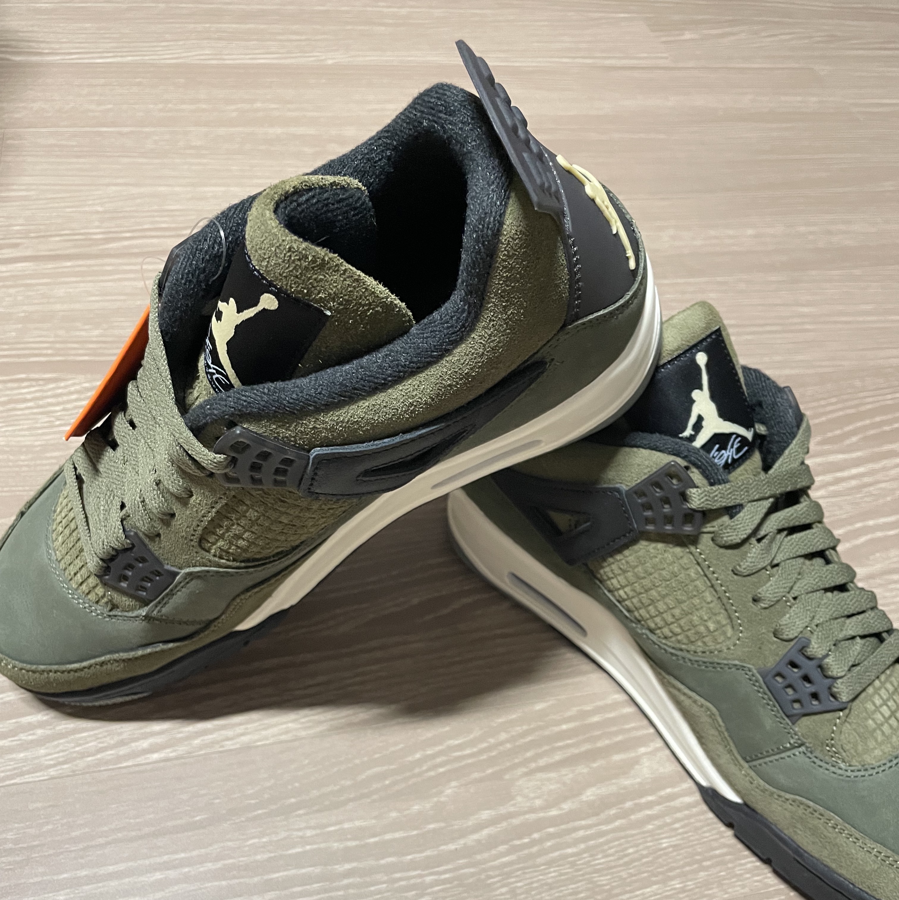 Jordan 4 Retro SE Craft Medium Olive 착용 스타일 - 2