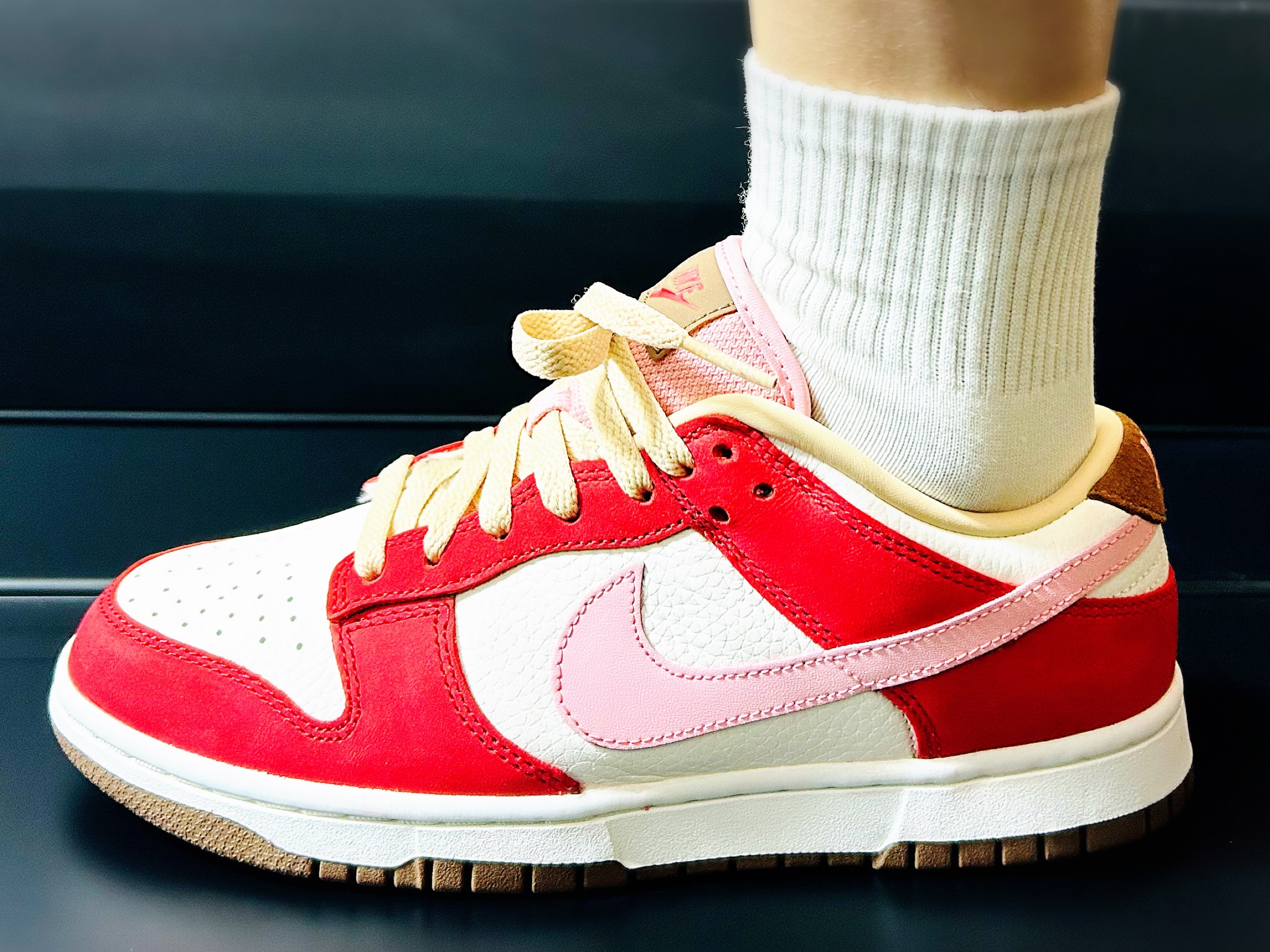 (W) Nike Dunk Low PRM Sail and Sport Red 착용 스타일
