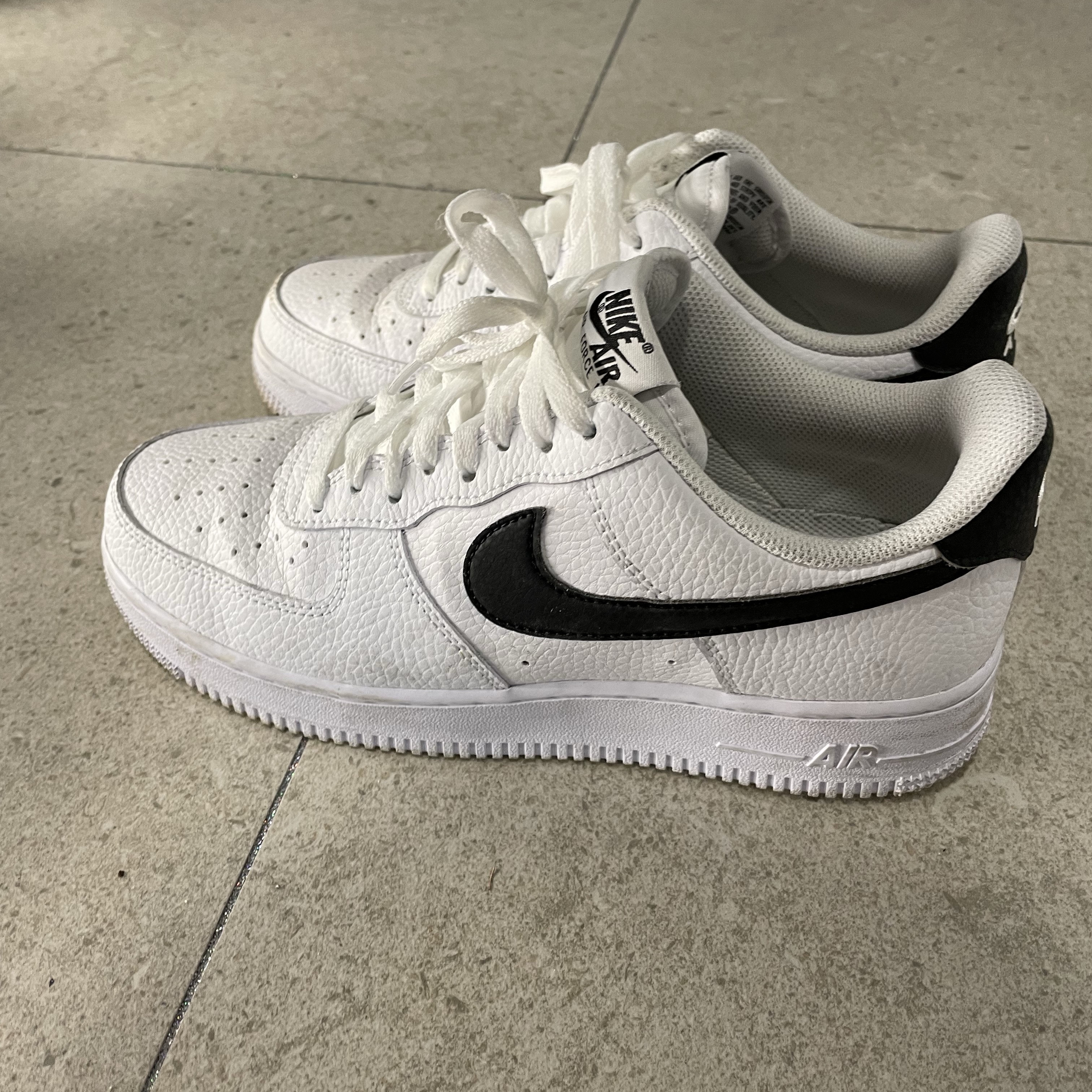 Nike Air Force 1 '07 White Black 착용 스타일 - 3