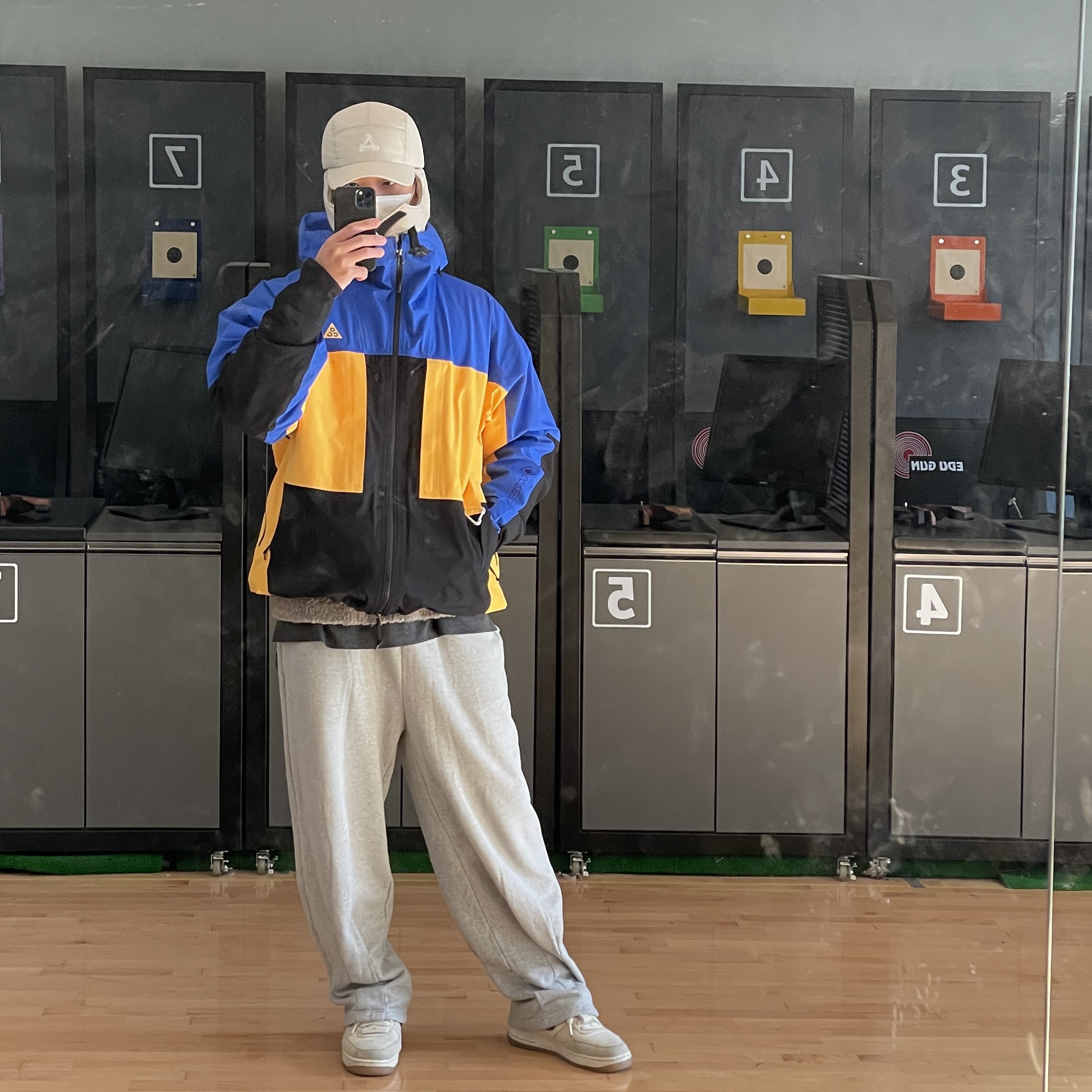 Palace Pertex Mask Cap Stone Arctica - 23FW 착용 스타일