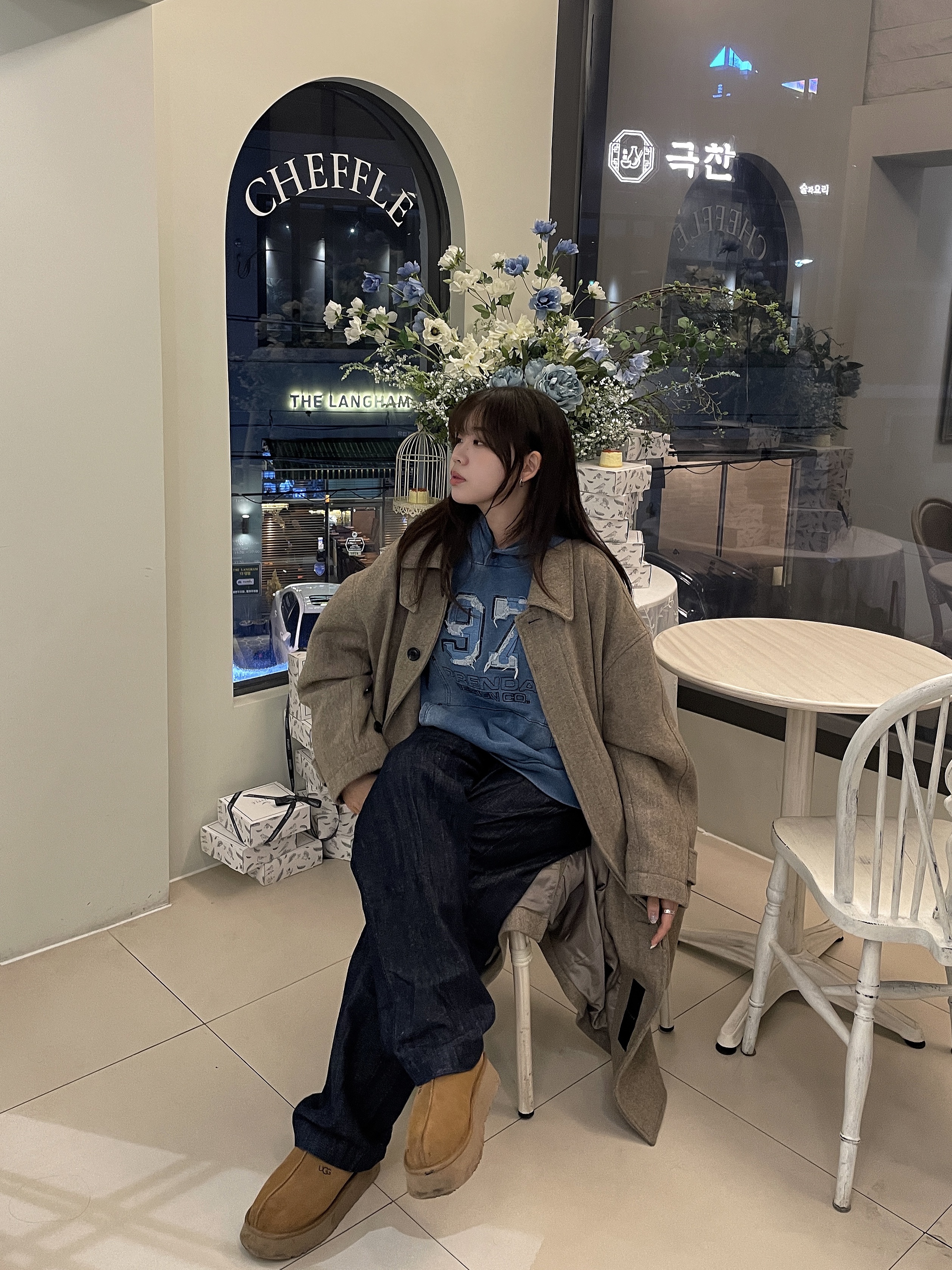 (W) UGG Tazz Slipper Chestnut 착용 스타일 - 1