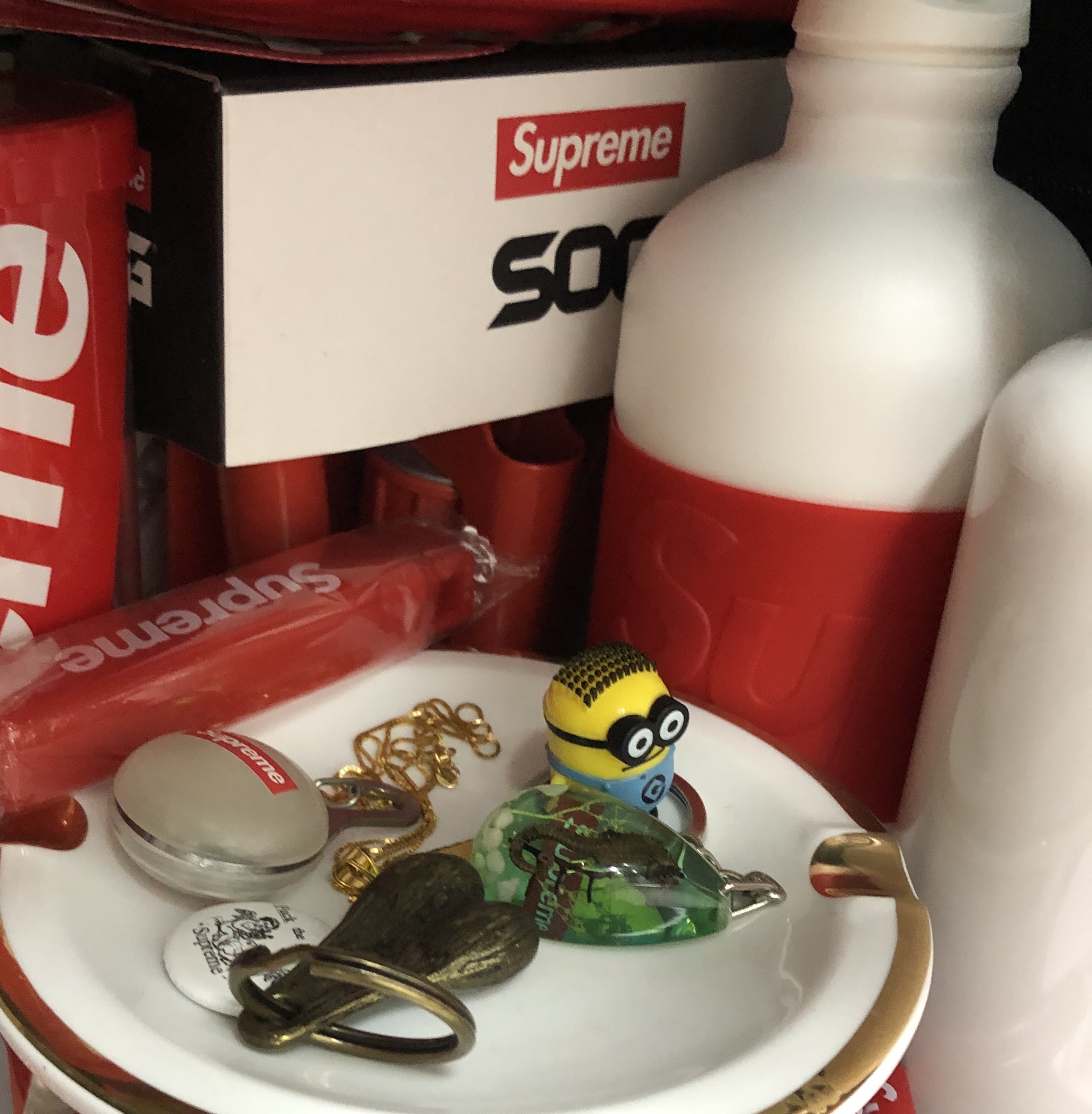 Supreme x Sigg CYD 1.0L Water Bottle White - 19SS 착용 스타일
