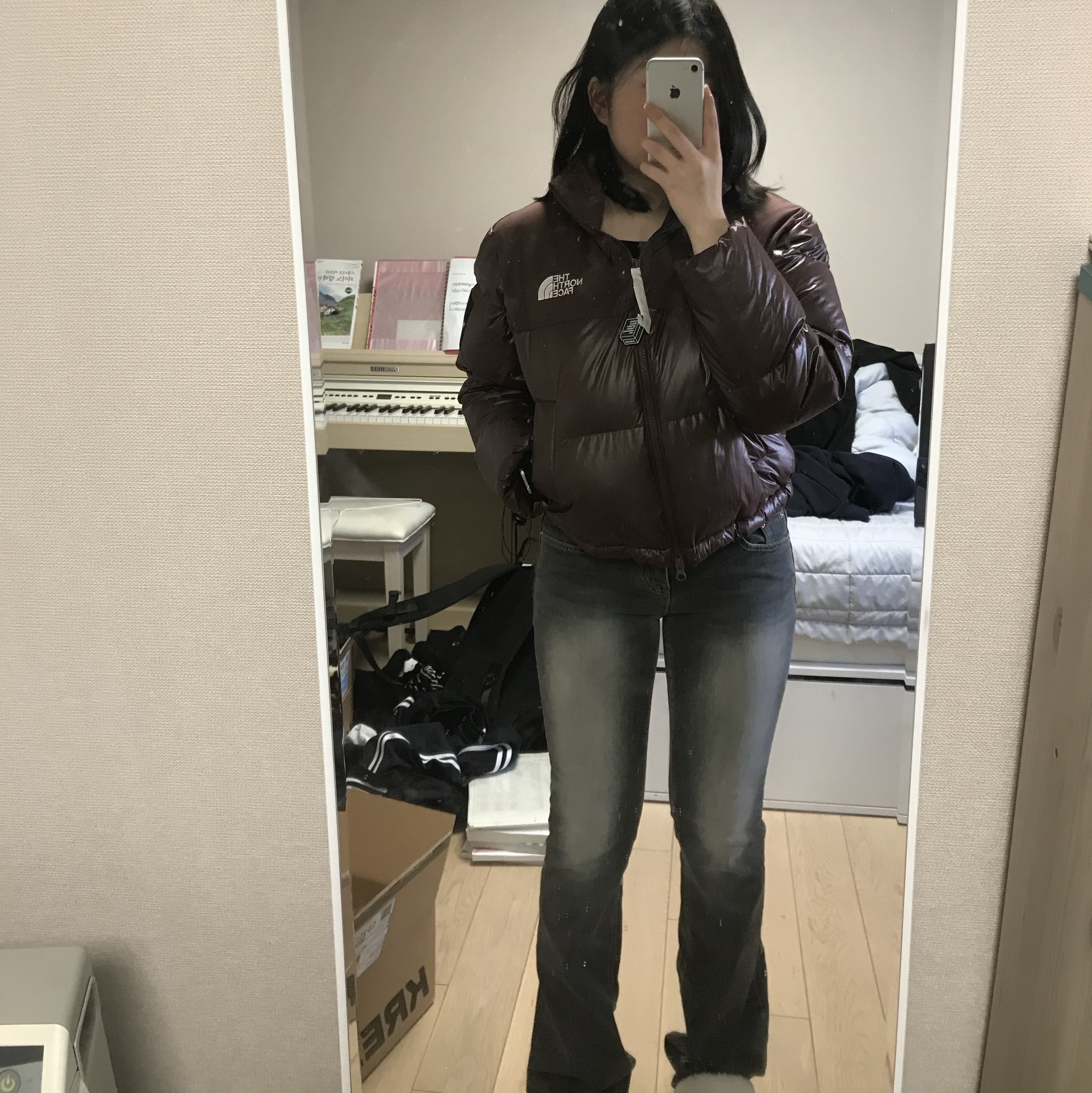 (W) The North Face White Label Novelty Nuptse Down Jacket Cocoa Brown 착용 스타일