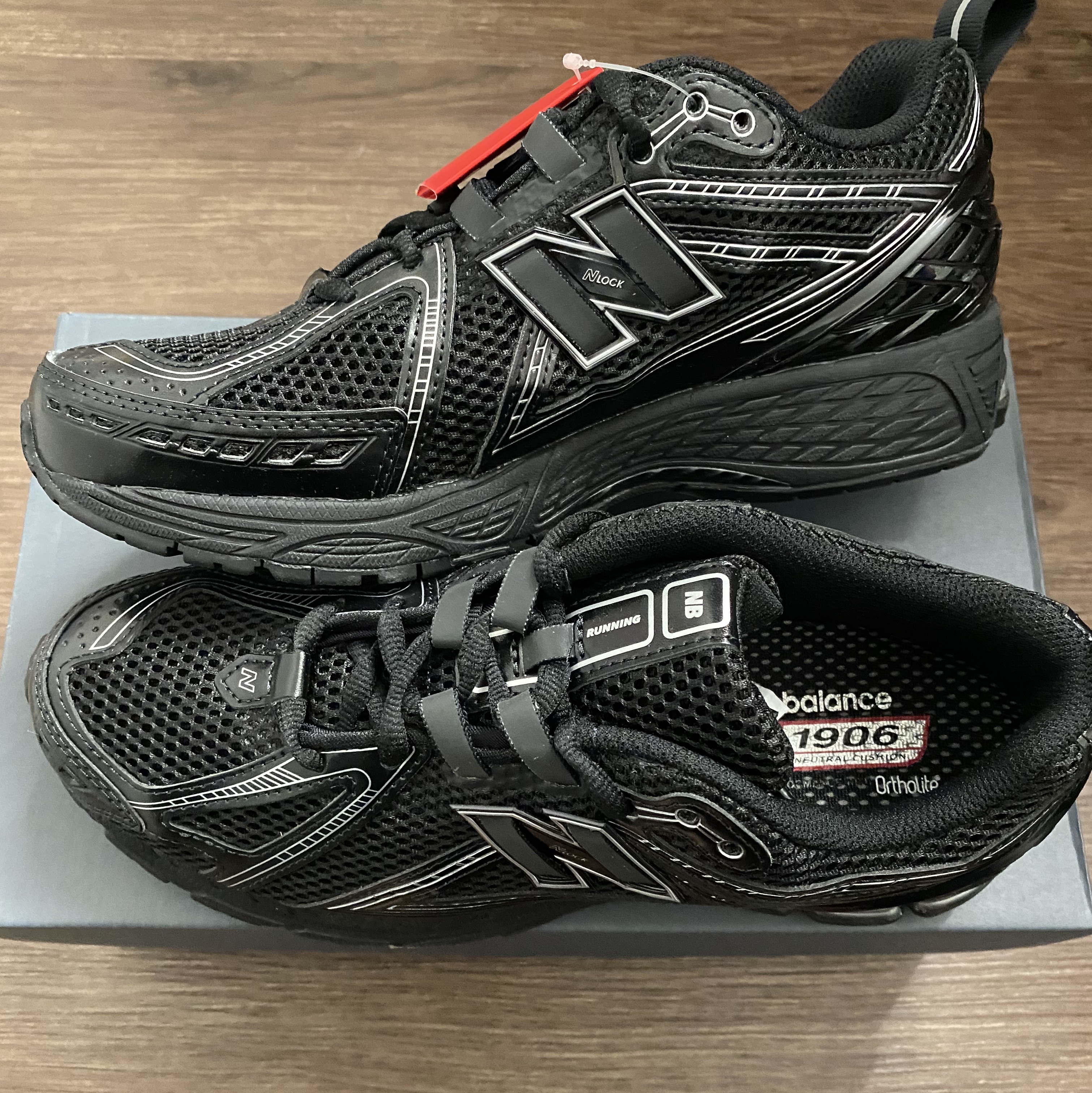 New Balance 1906R Black Silver Metallic 착용 스타일