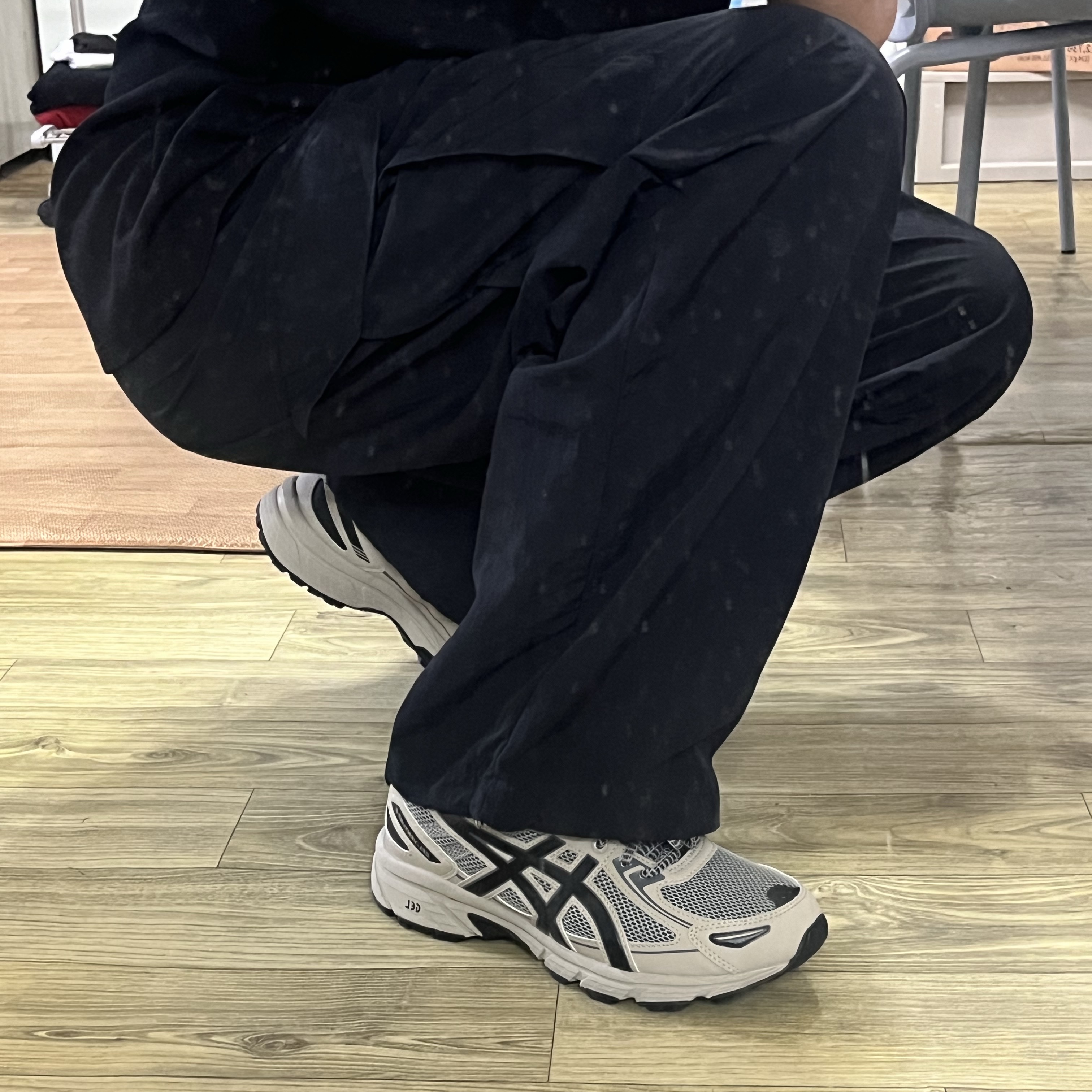 Asics Gel-Venture 6 Feather Grey Black 착용 스타일