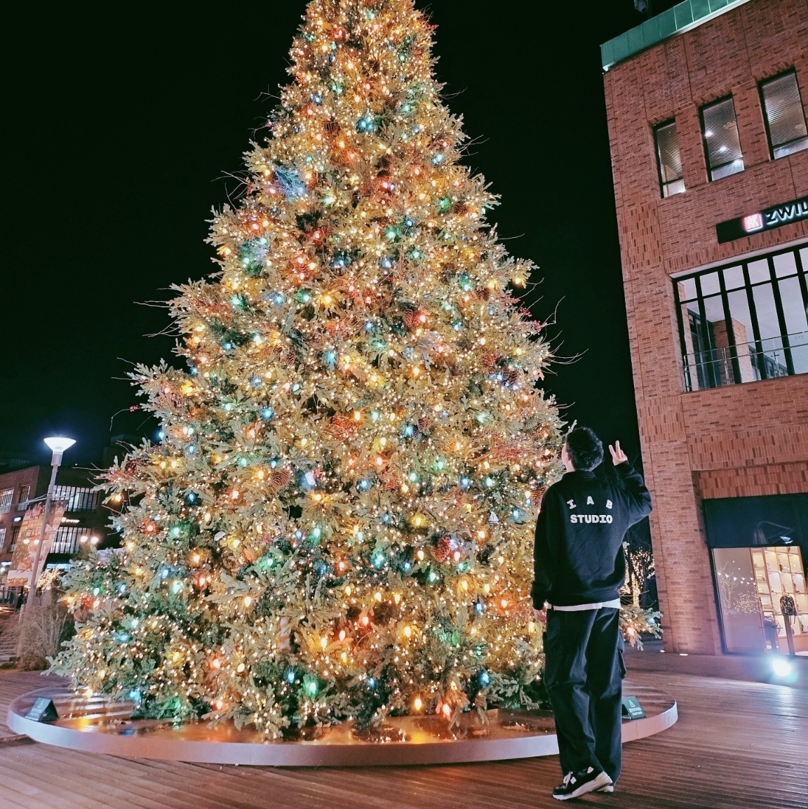 IAB Studio Half Zip-Up Black White, New Balance 992 Made in USA Black Grey 착용 스타일