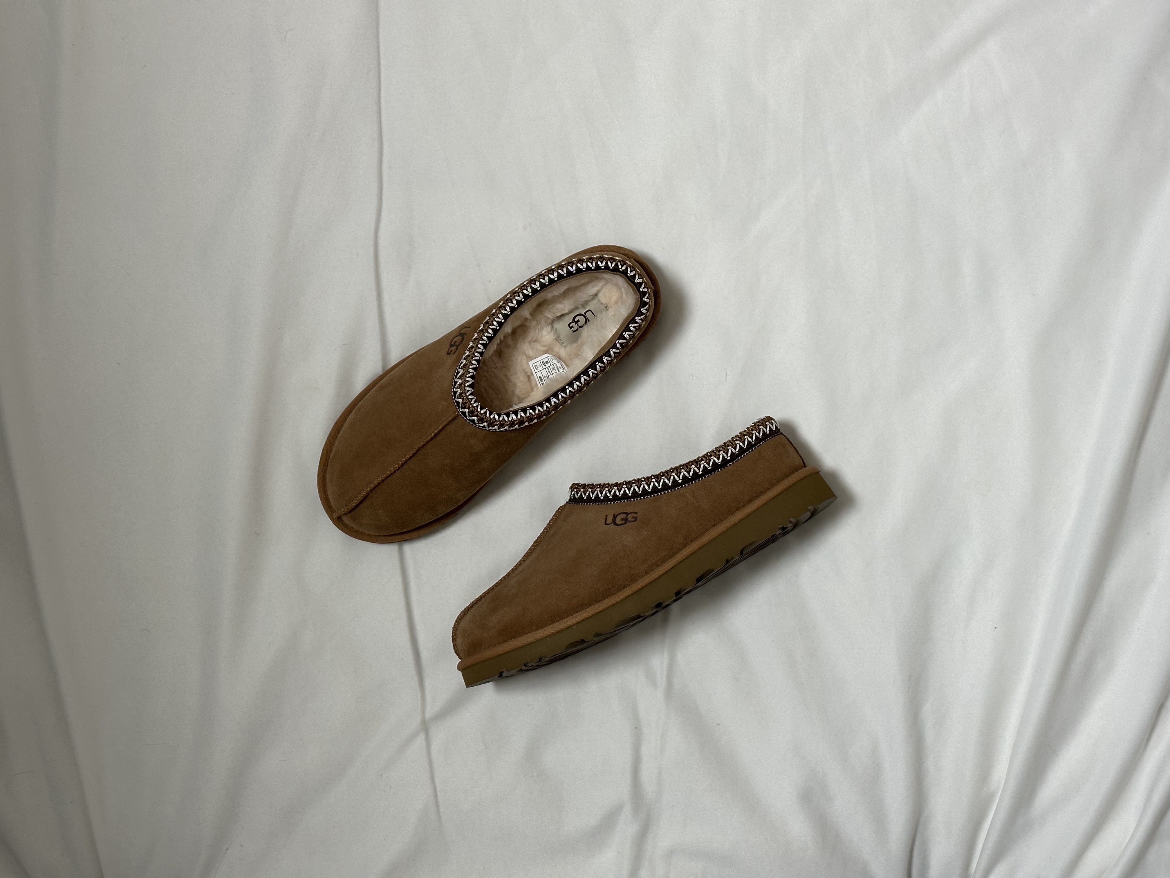 UGG Tasman Slipper Chestnut 착용 스타일 - 1