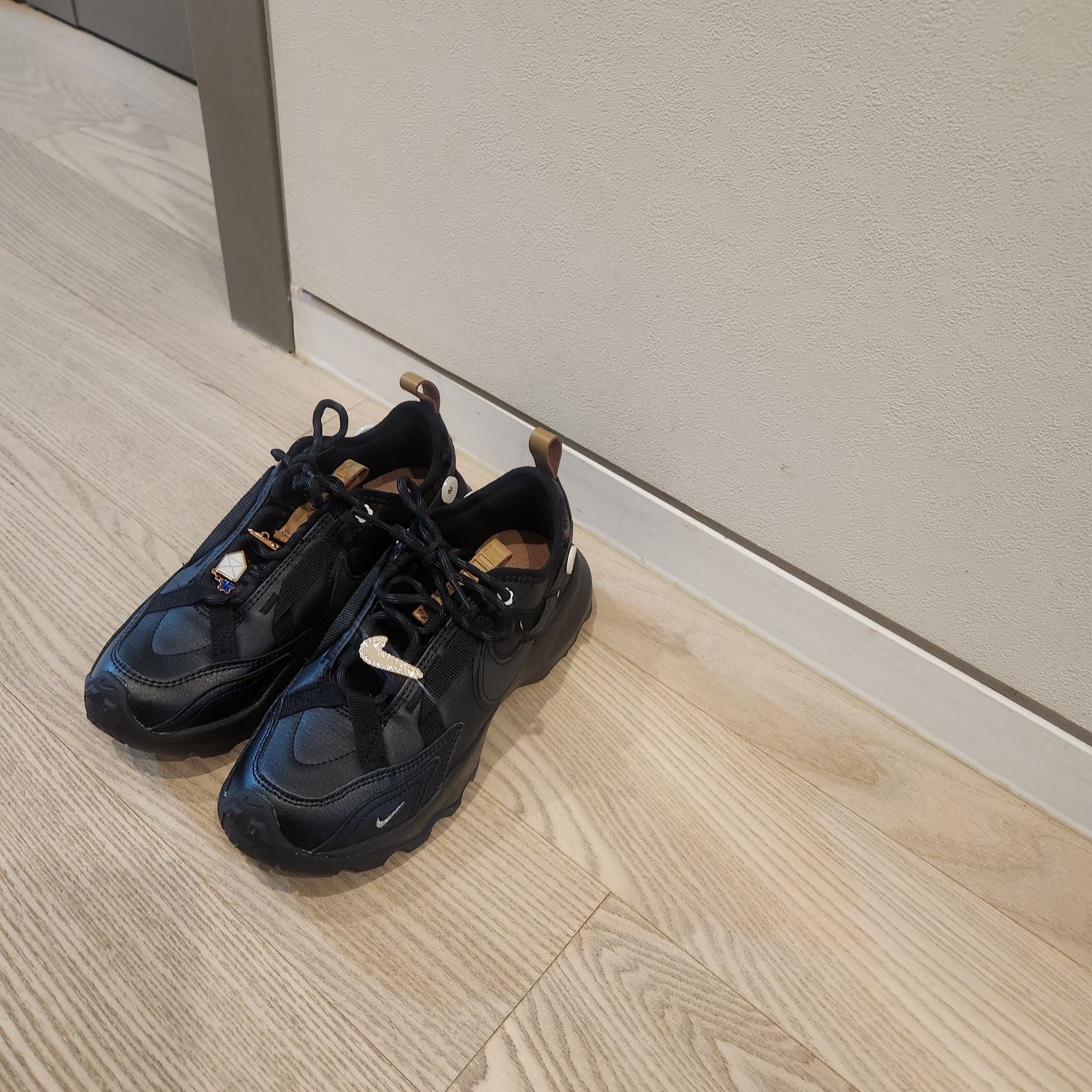 (W) Nike TC 7900 Black 착용 스타일 - 1