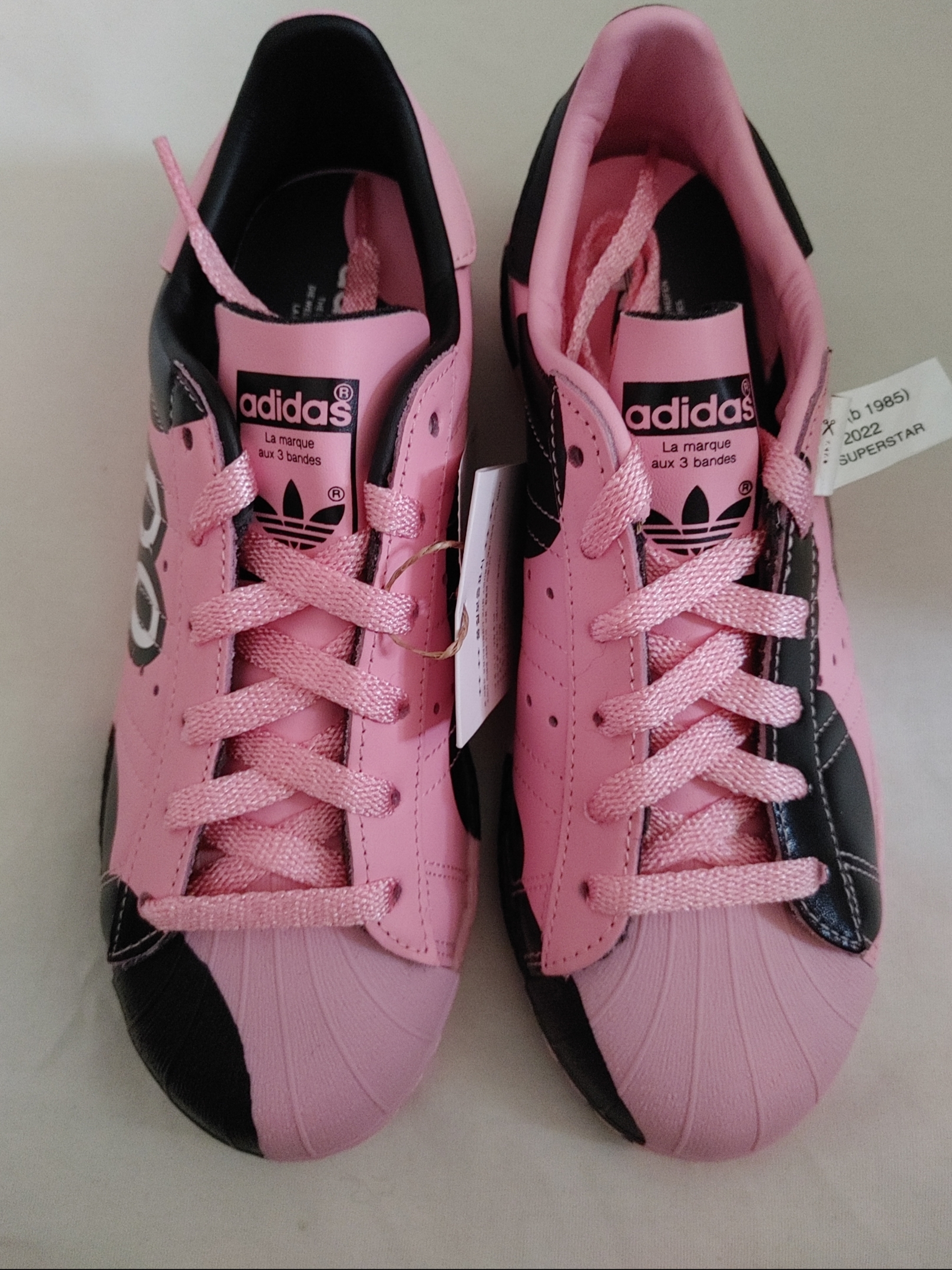 Adidas x Face Superstar 82 Light Pink Core Black 착용 스타일 - 1