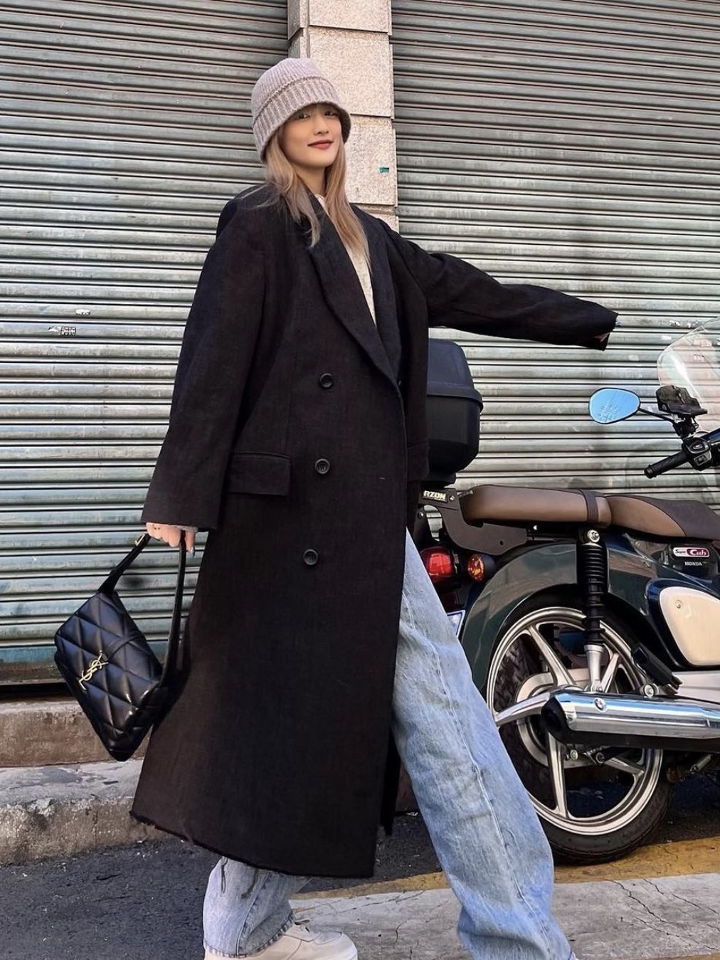 (W) S Max Mara Esturia Long Wool Coat Black, Lemaire Double Wool Wrap Coat Black 착용 스타일 - 4