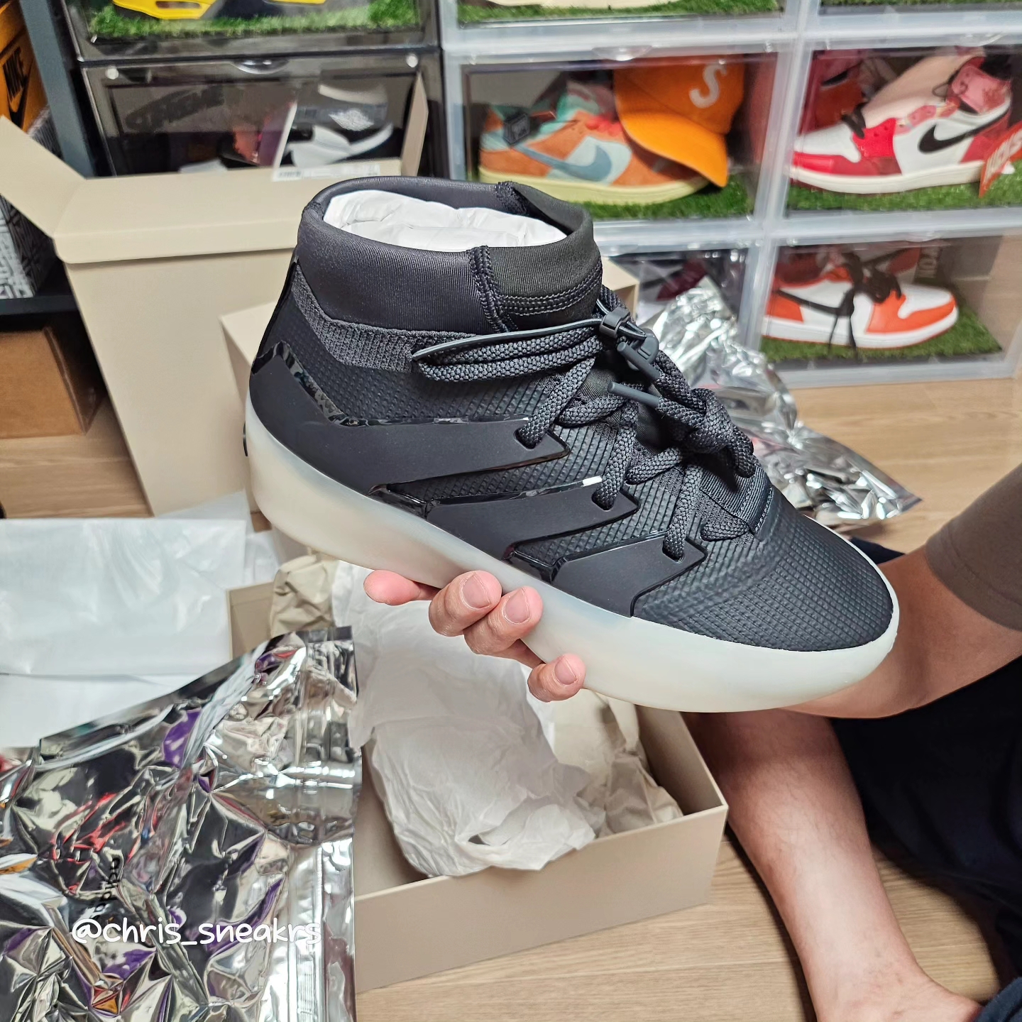 Adidas x Fear of God Athletics I Basketball Carbon 착용 스타일 - 3