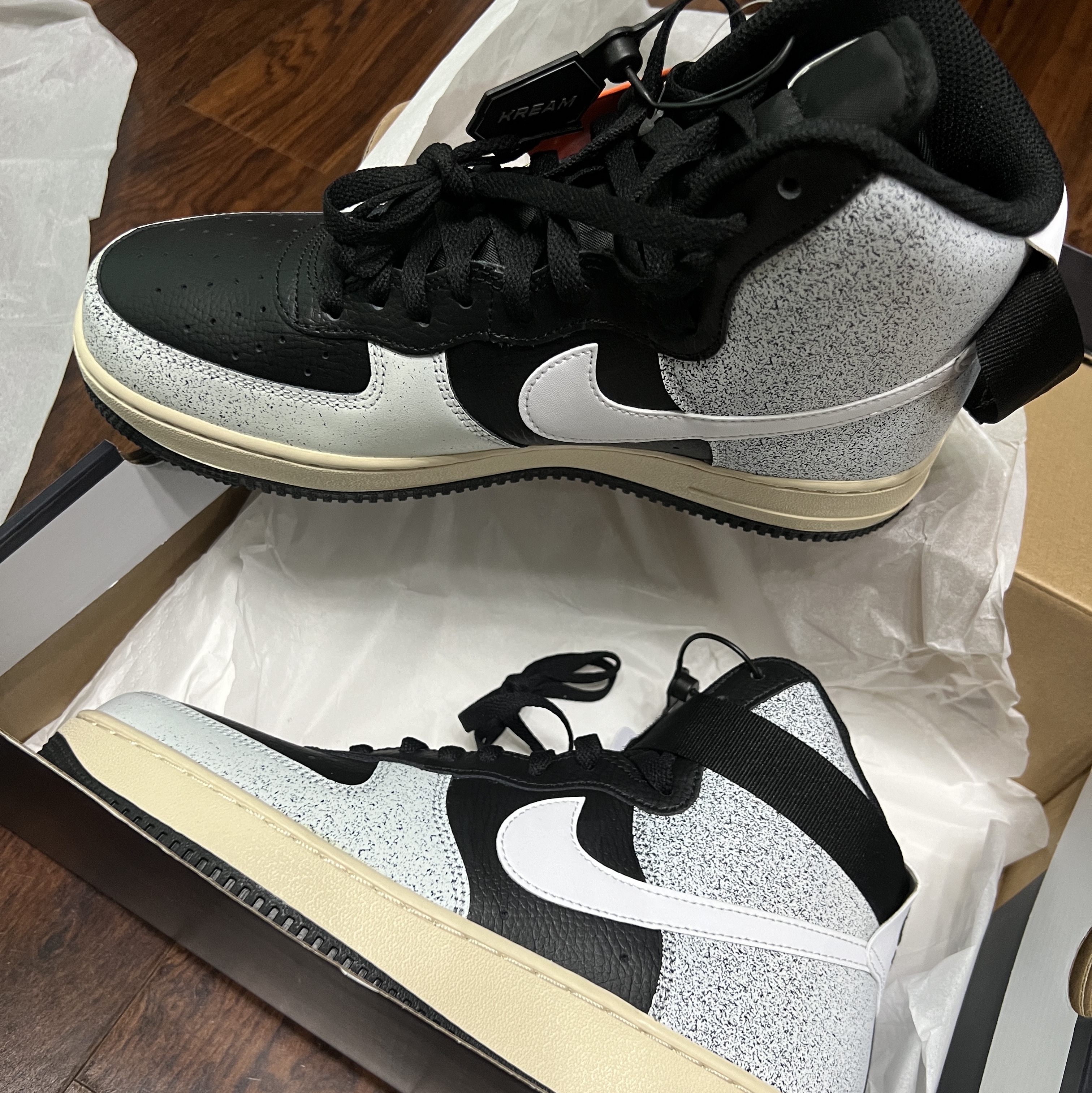 Nike Air Force 1 High '07 LX Black Smoke Grey 착용 스타일 - 5