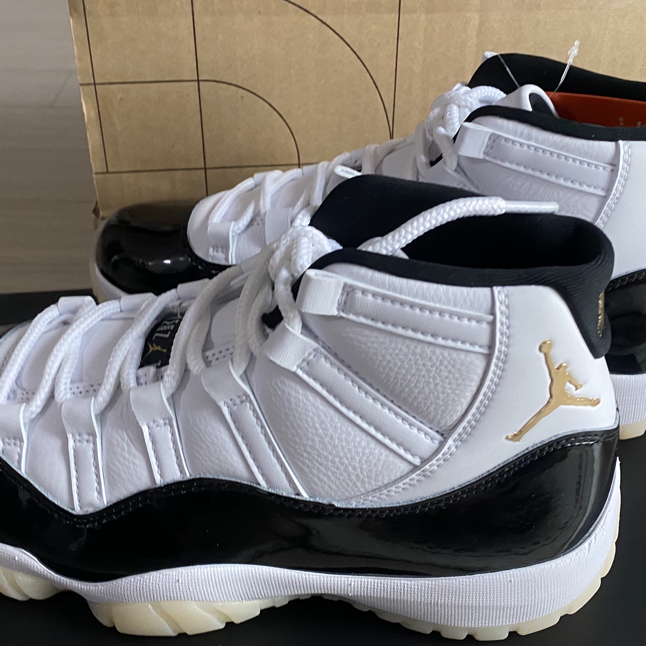 Jordan 11 Retro Gratitude ์ฐฉ์ฉ ์คํ์ผ - 3