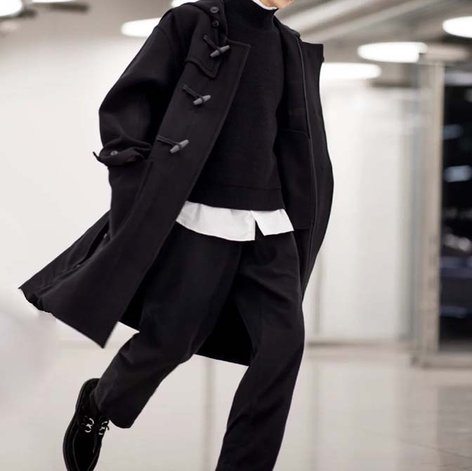 Uniqlo +J Wool OverSized Duffle Coat Black 착용 스타일