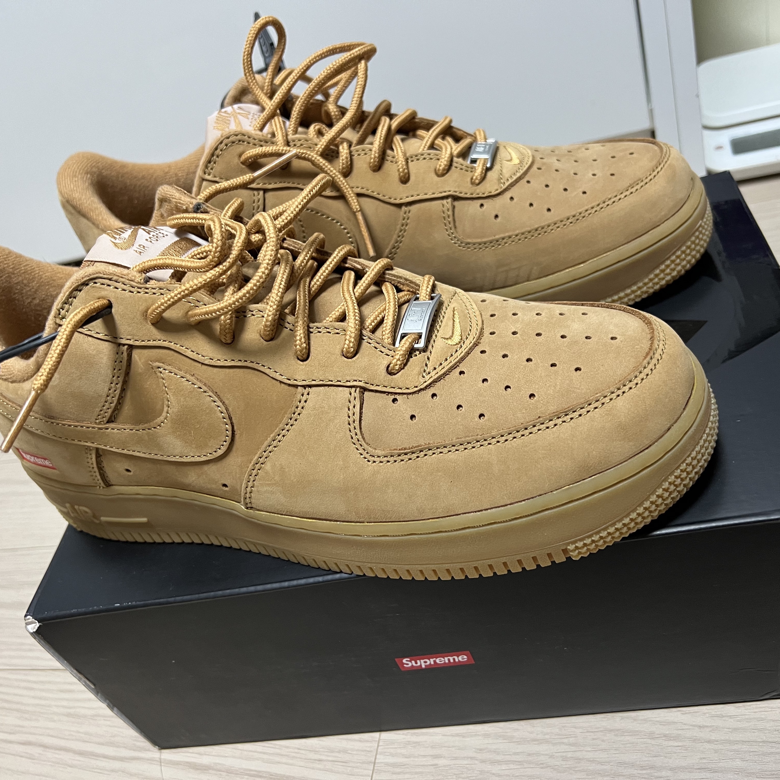 Nike x Supreme Air Force 1 Low Flax 착용 스타일 - 2