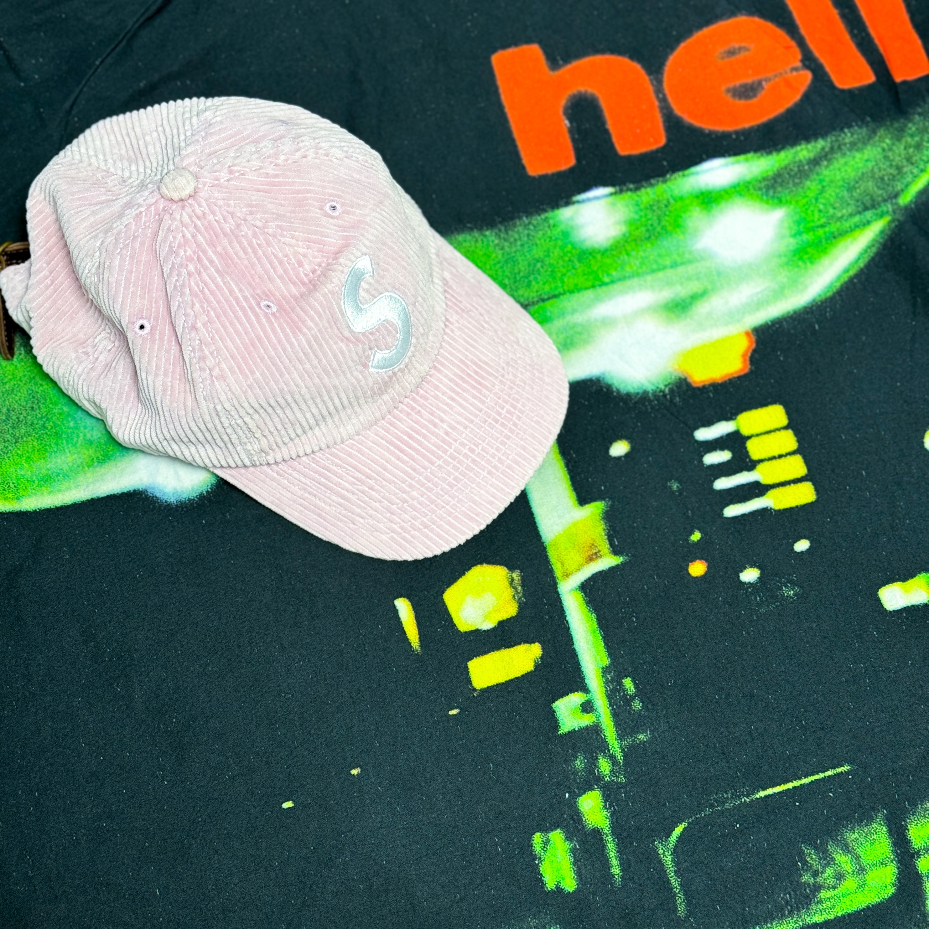 Supreme Corduroy S Logo 6-Panel Light Pink - 23FW, Supreme High Density Cotton Field Jacket Hell - 23FW 착용 스타일