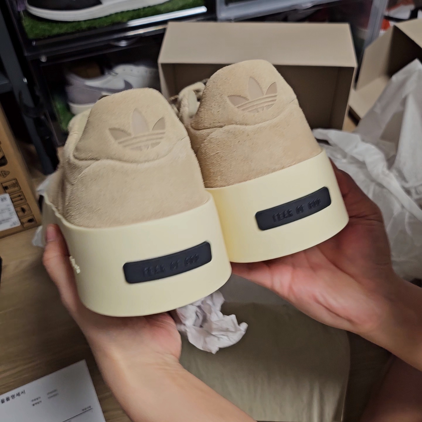 Adidas x Fear of God Athletics 86 Low Clay 착용 스타일 - 1