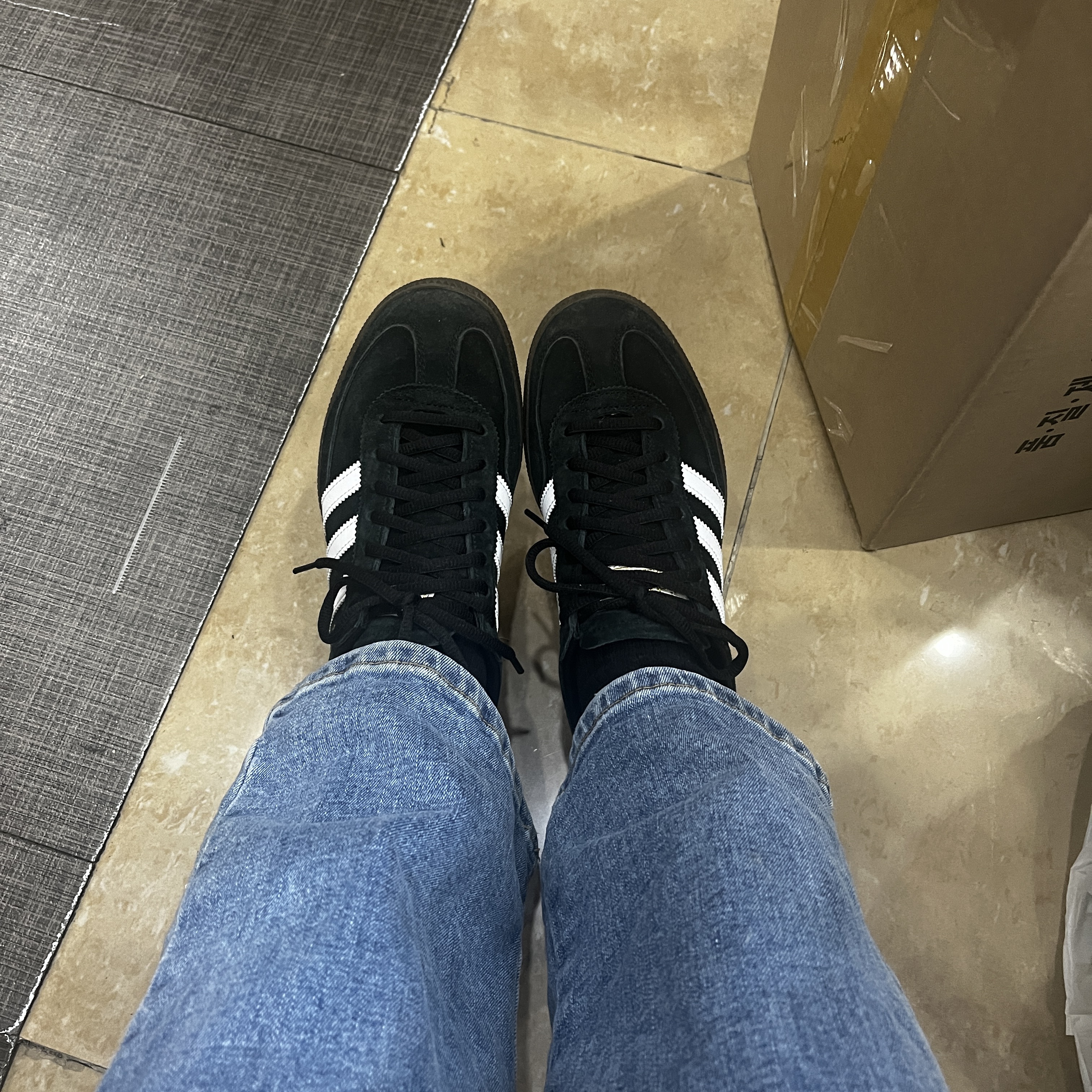 Adidas Spezial Handball Core Black 착용 스타일
