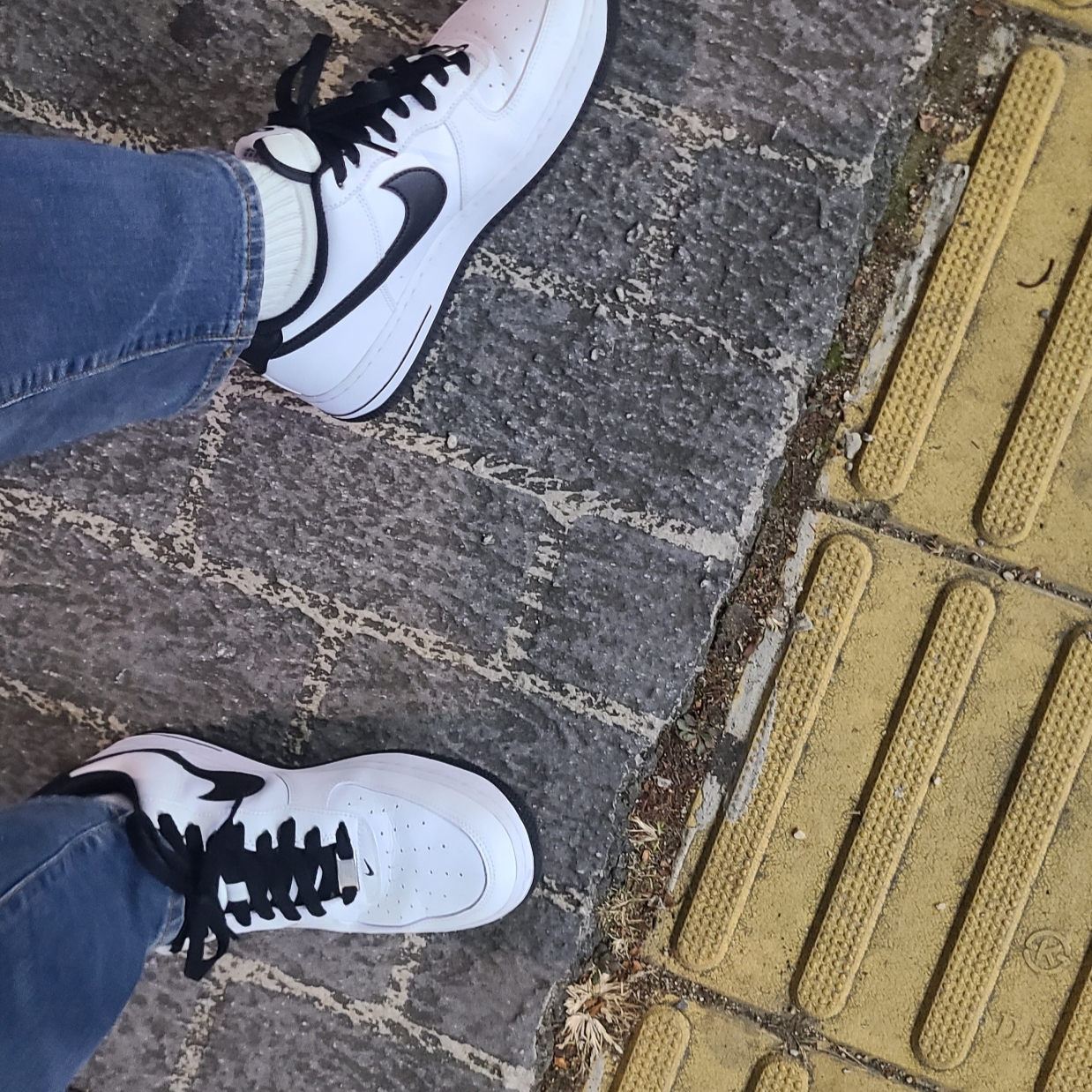 Nike Air Force 1 '07 White Black 착용 스타일