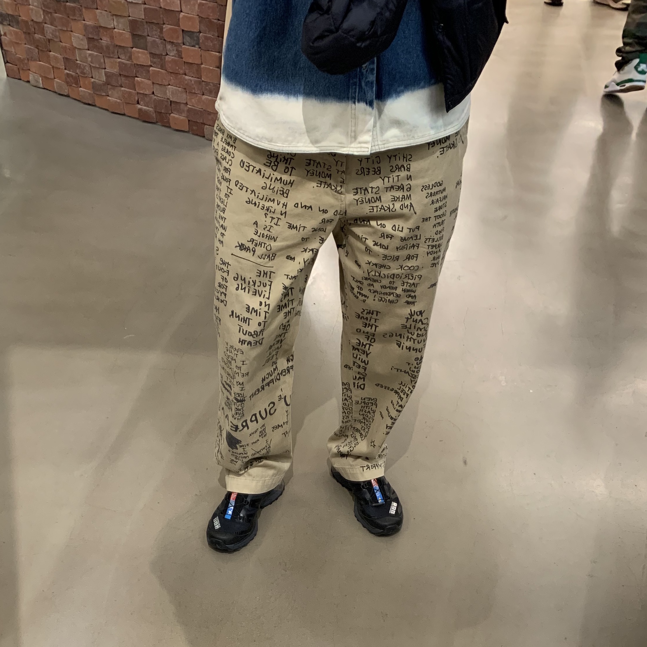 Supreme Gonz Poems Chino Pants Khaki - 23SS, Salomon XT-4 Black Silver Metallic 착용 스타일