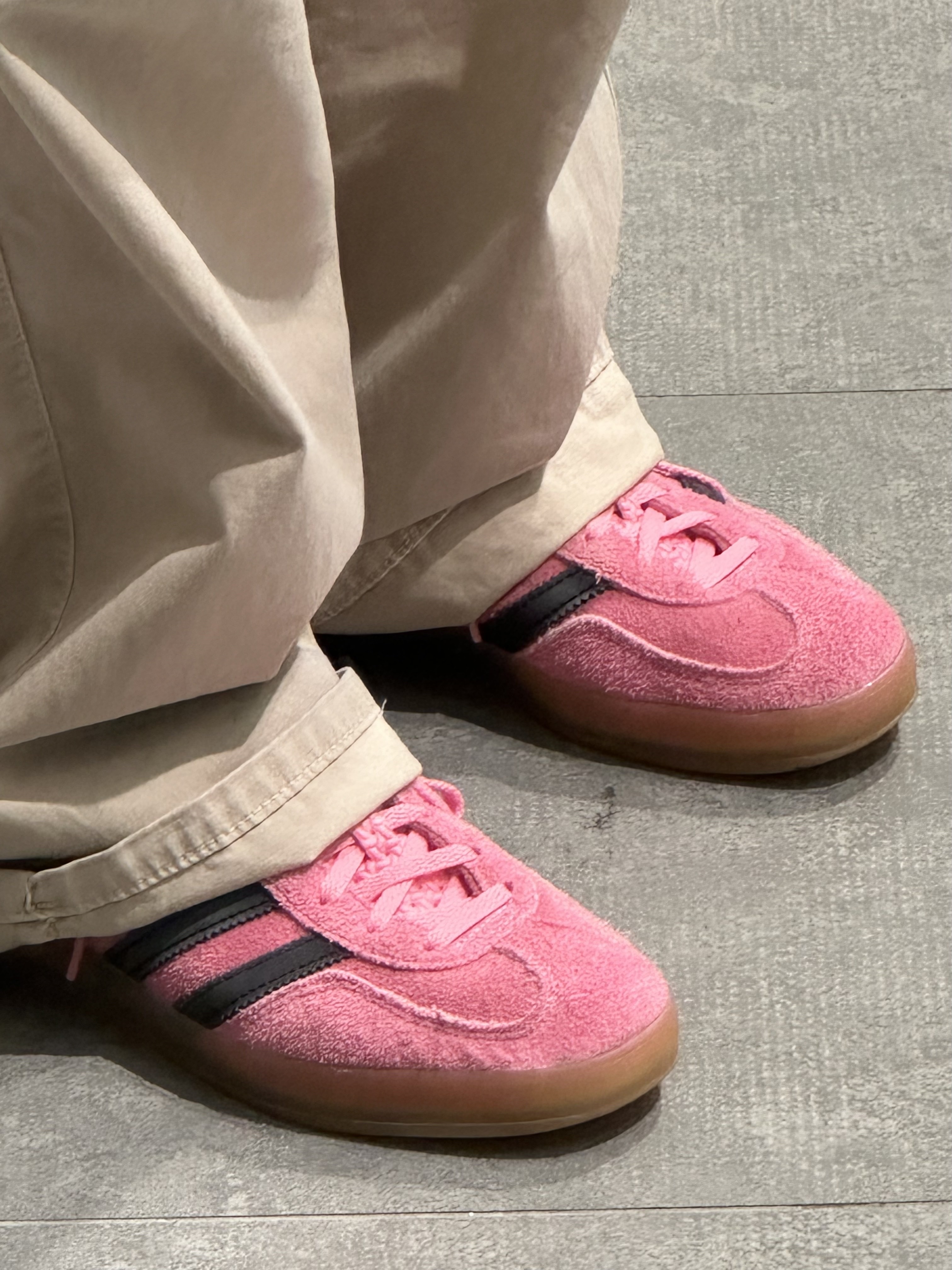 (W) Adidas Gazelle Indoor Bliss Pink 착용 스타일 - 2