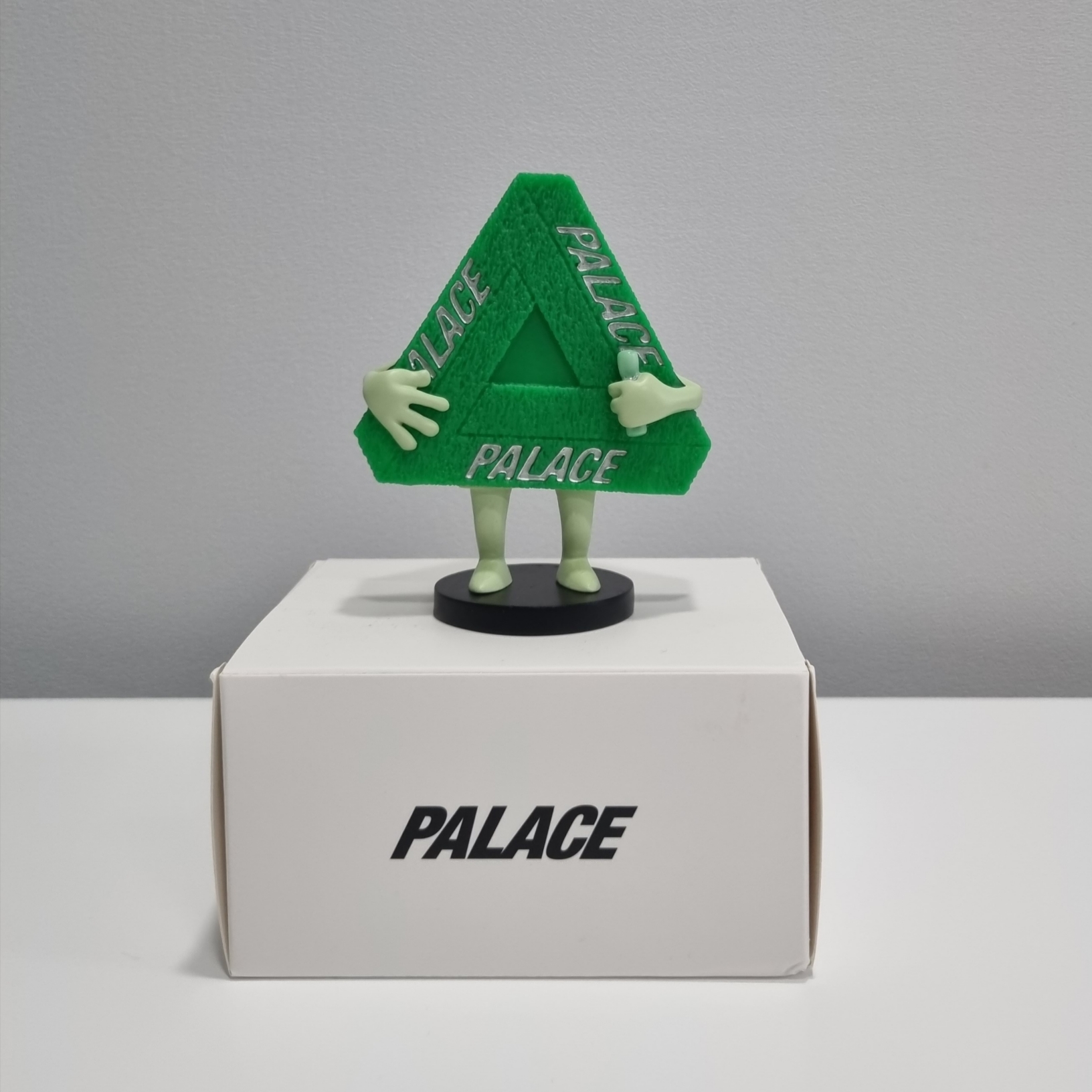 Palace Tri-Ferg Bobblehead Toy Green - 23FW 착용 스타일