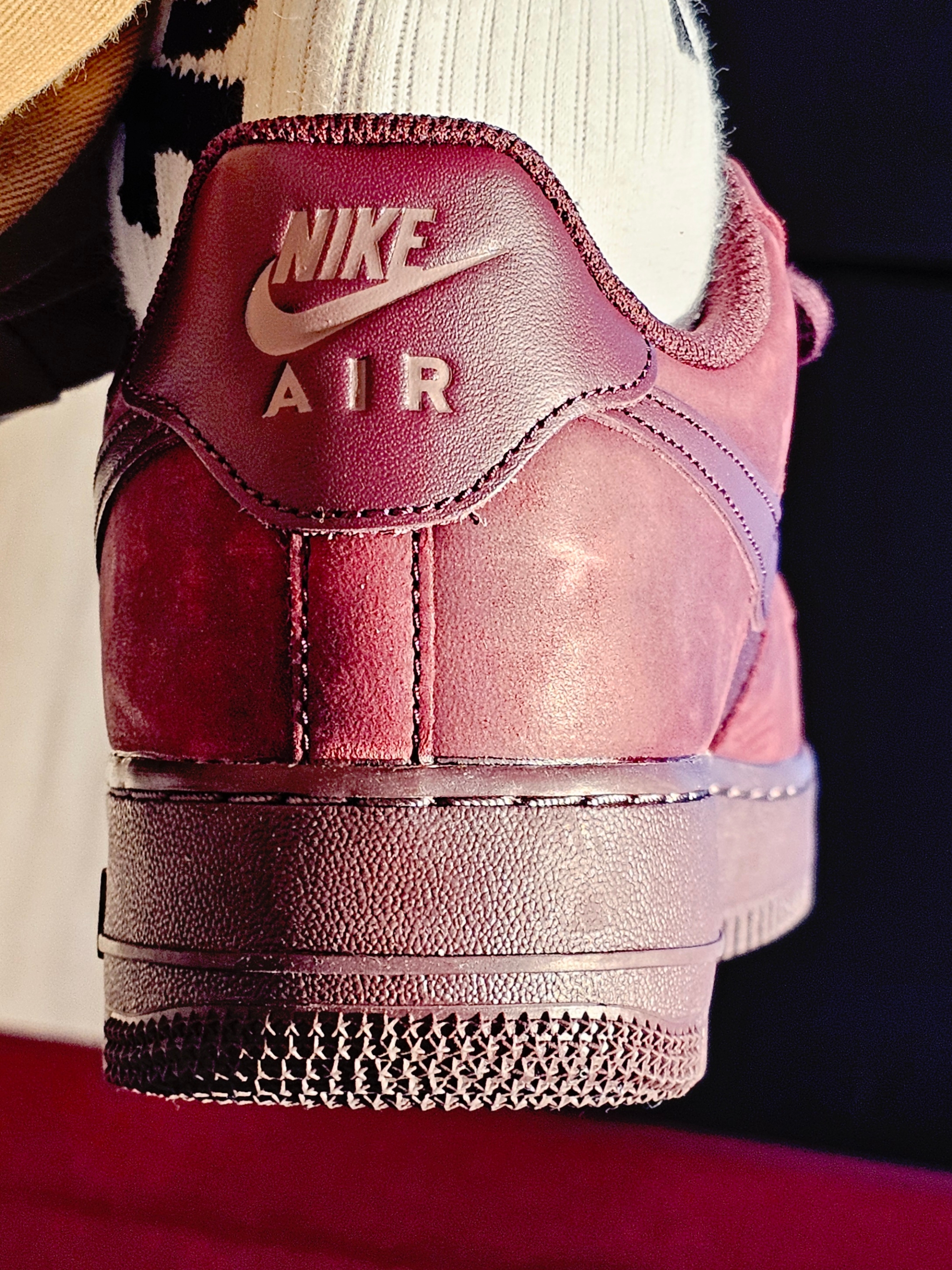 Nike Air Force 1 '07 LX Burgundy Crush 착용 스타일 - 2
