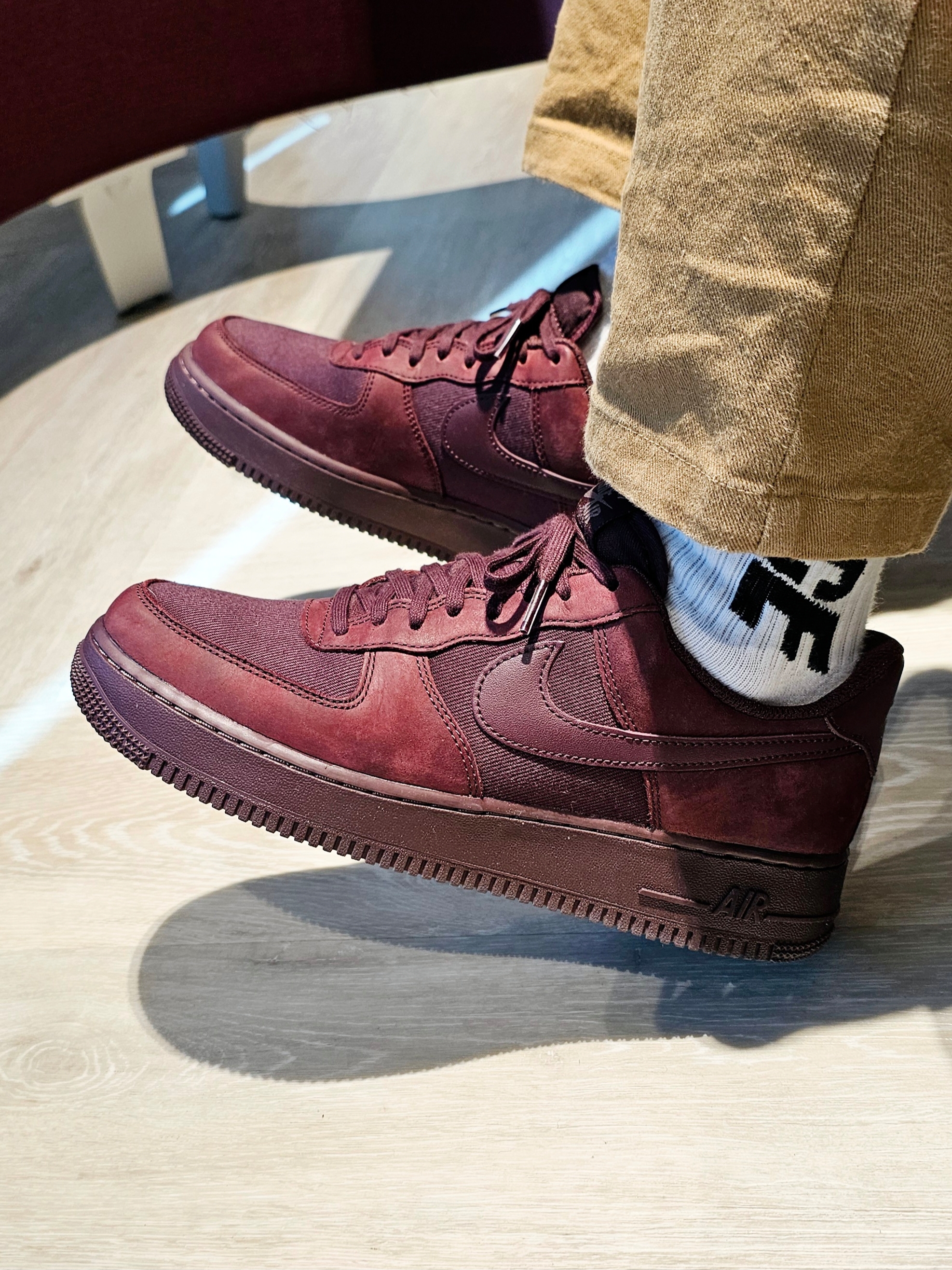 Nike Air Force 1 '07 LX Burgundy Crush 착용 스타일 - 3