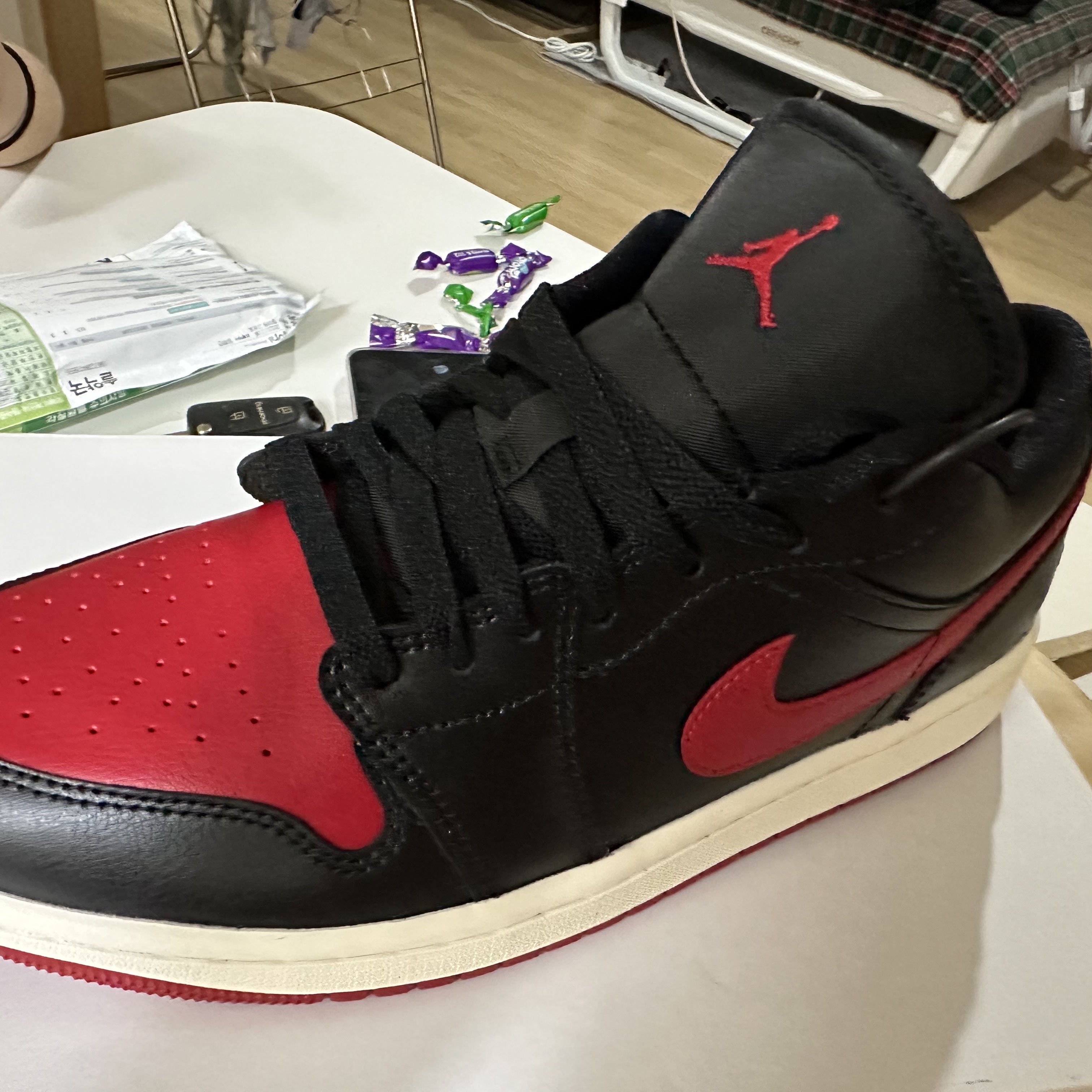 (W) Jordan 1 Low Black Gym Red 착용 스타일 - 3