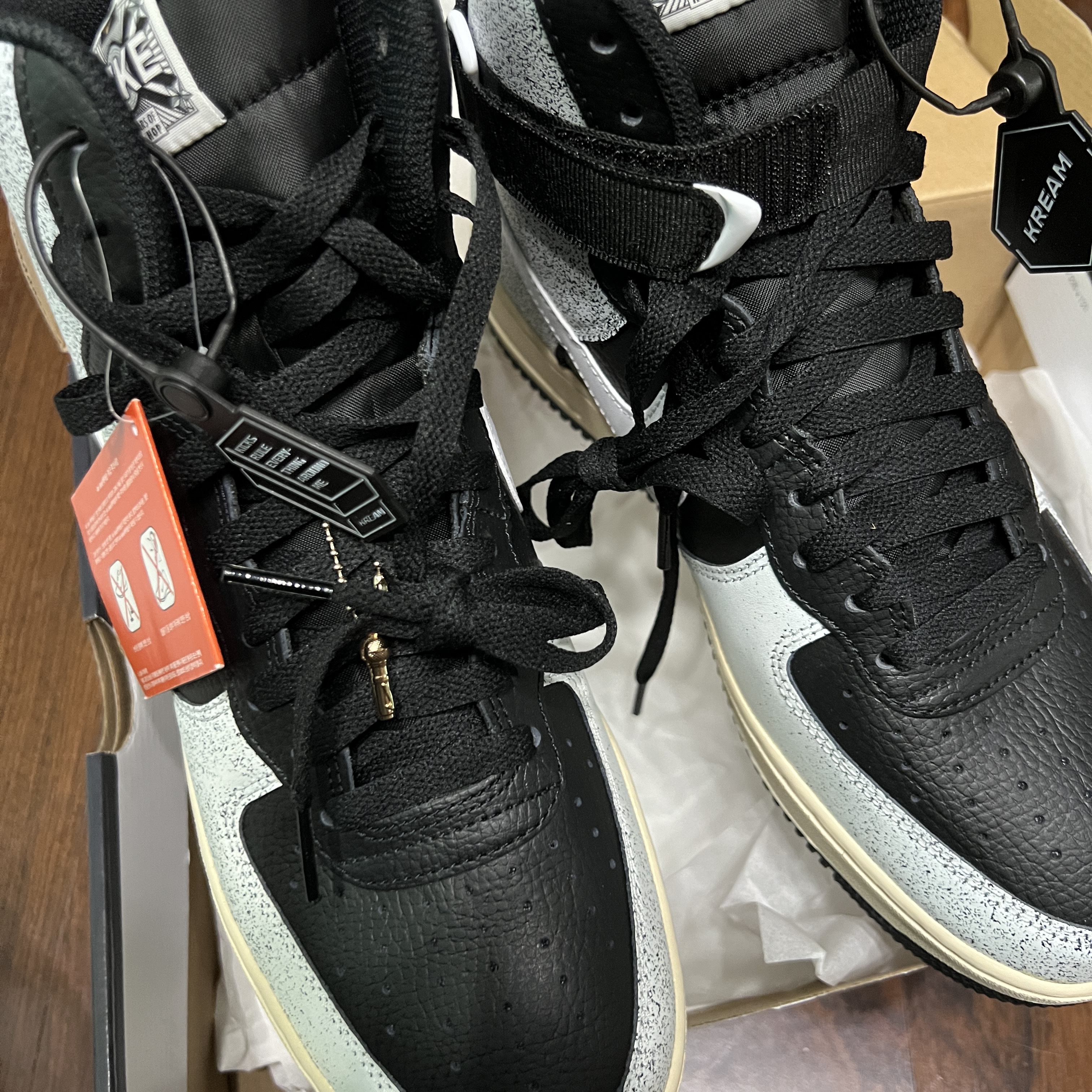 Nike Air Force 1 High '07 LX Black Smoke Grey 착용 스타일 - 2