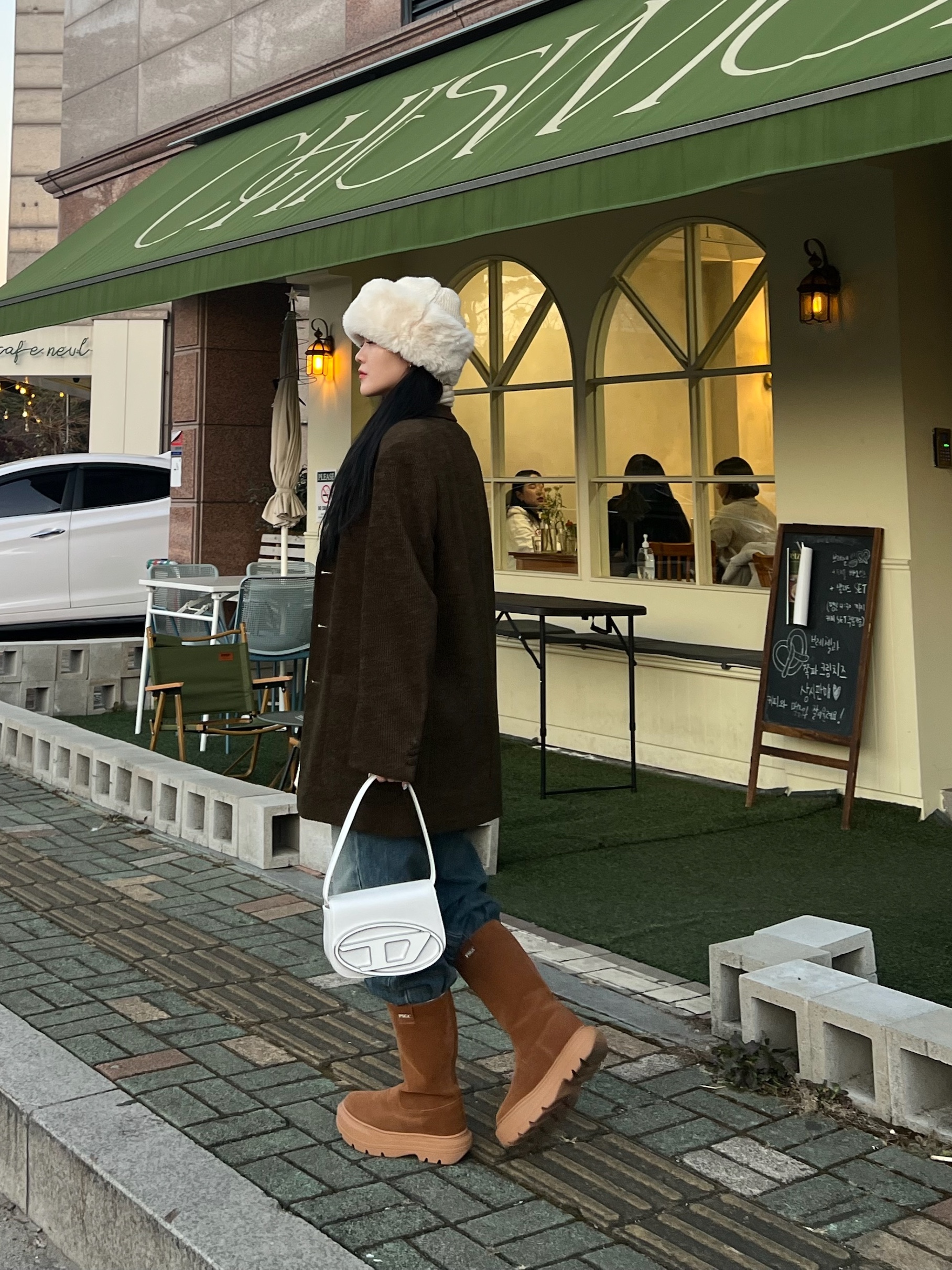 Diesel 1DR Shoulder Bag in Nappa Leather White 착용 스타일 - 8