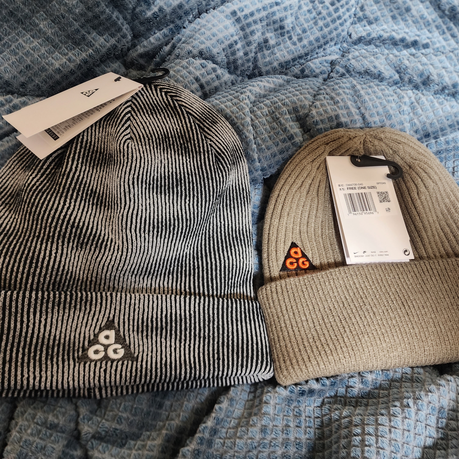 Nike NRG ACG Cuffed Beanie Olive Grey 착용 스타일 - 1