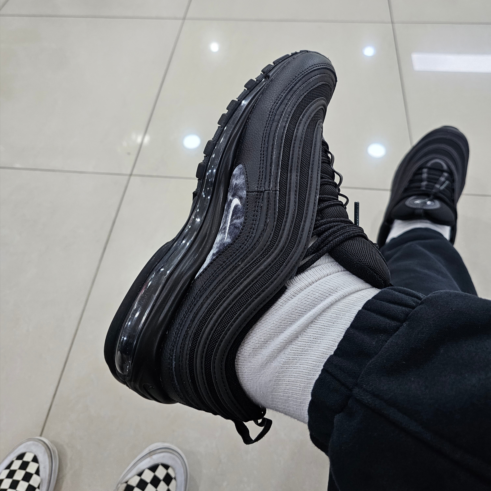 Nike Air Max 97 Black White Anthracite 착용 스타일
