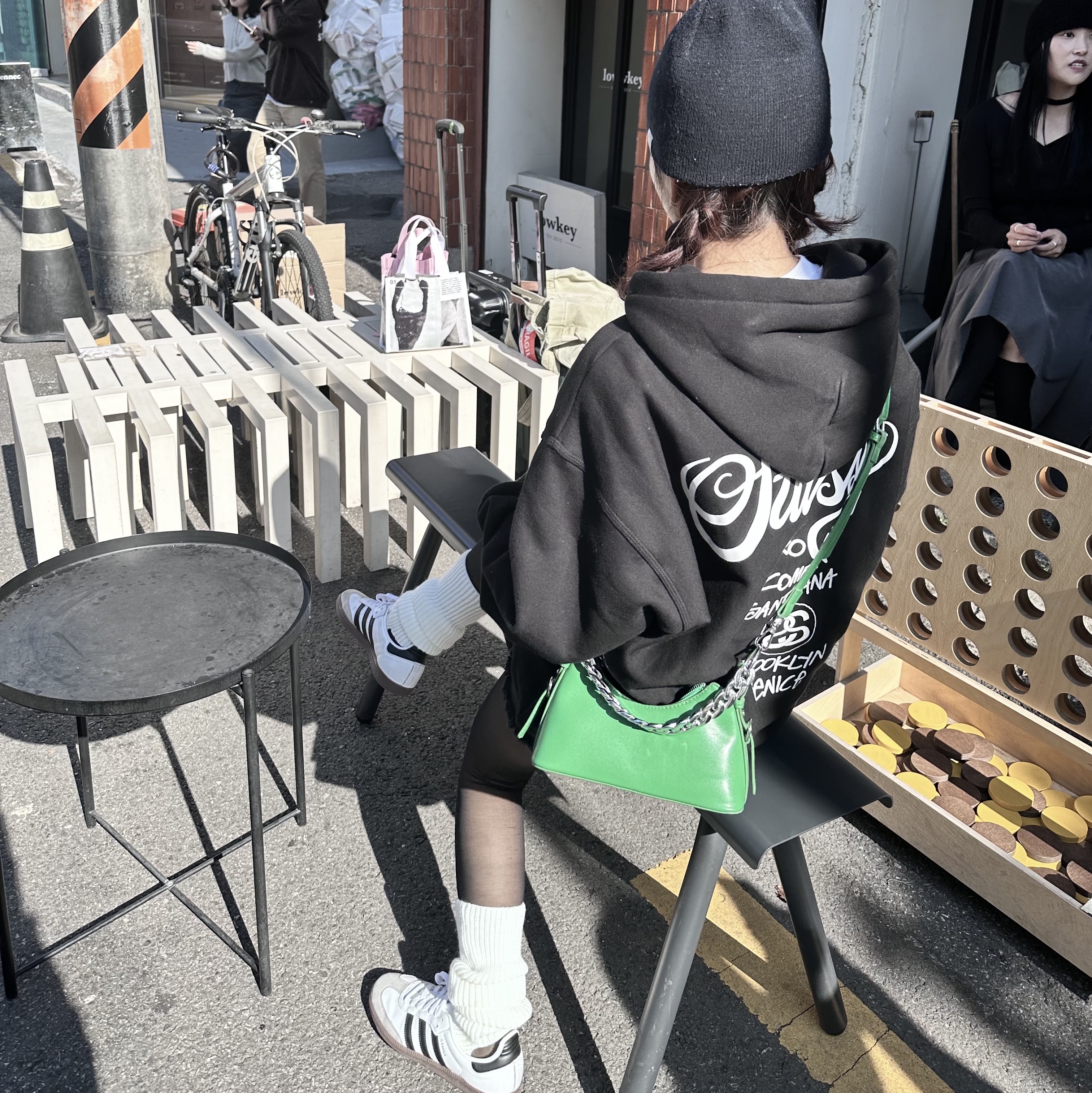 Adidas Samba Vegan White Black, Stussy World Tour Hoodie Black 2023 착용 스타일 - 3