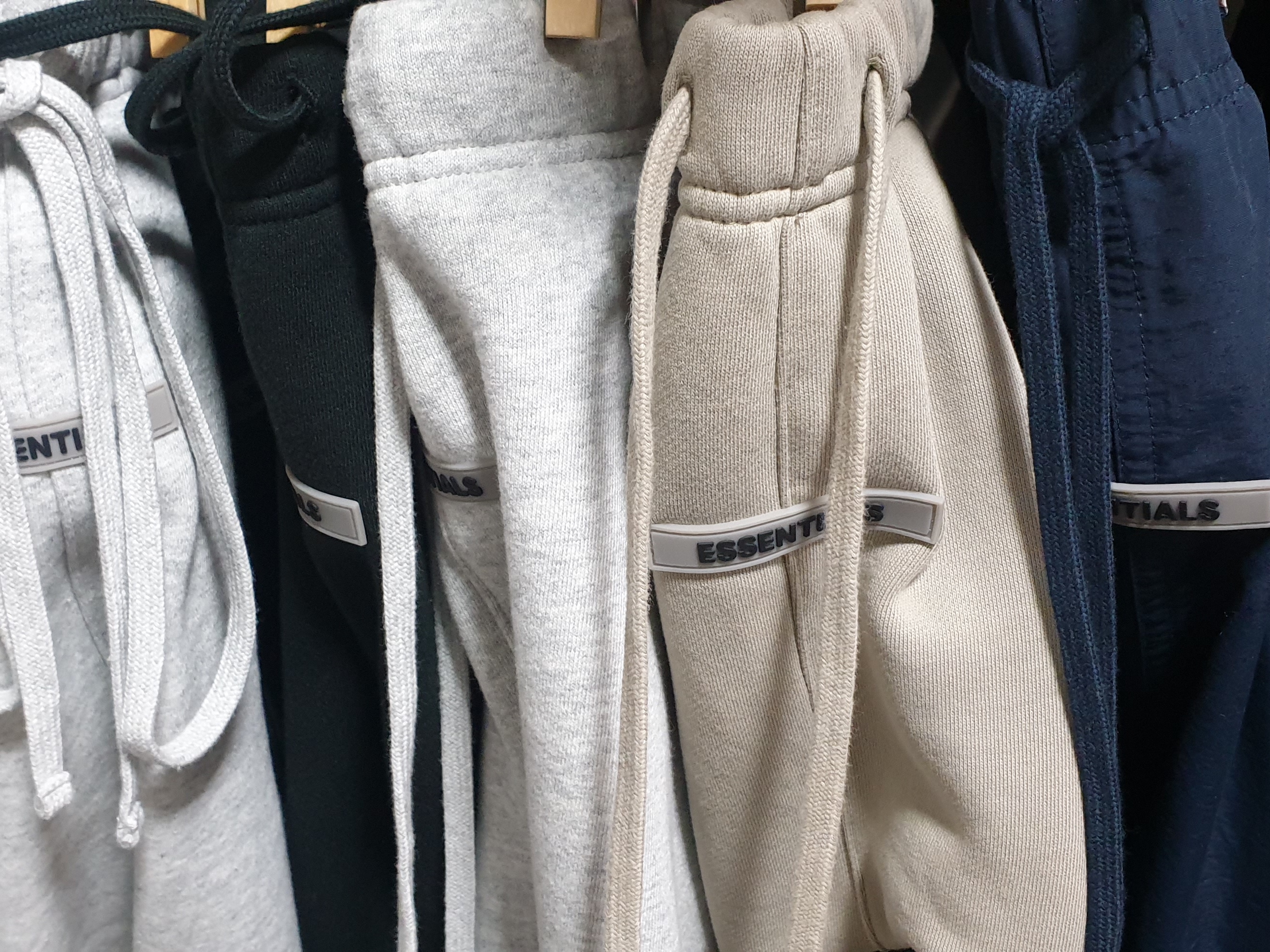 Essentials Sweatpants Heather Oatmeal - 21SS 착용 스타일