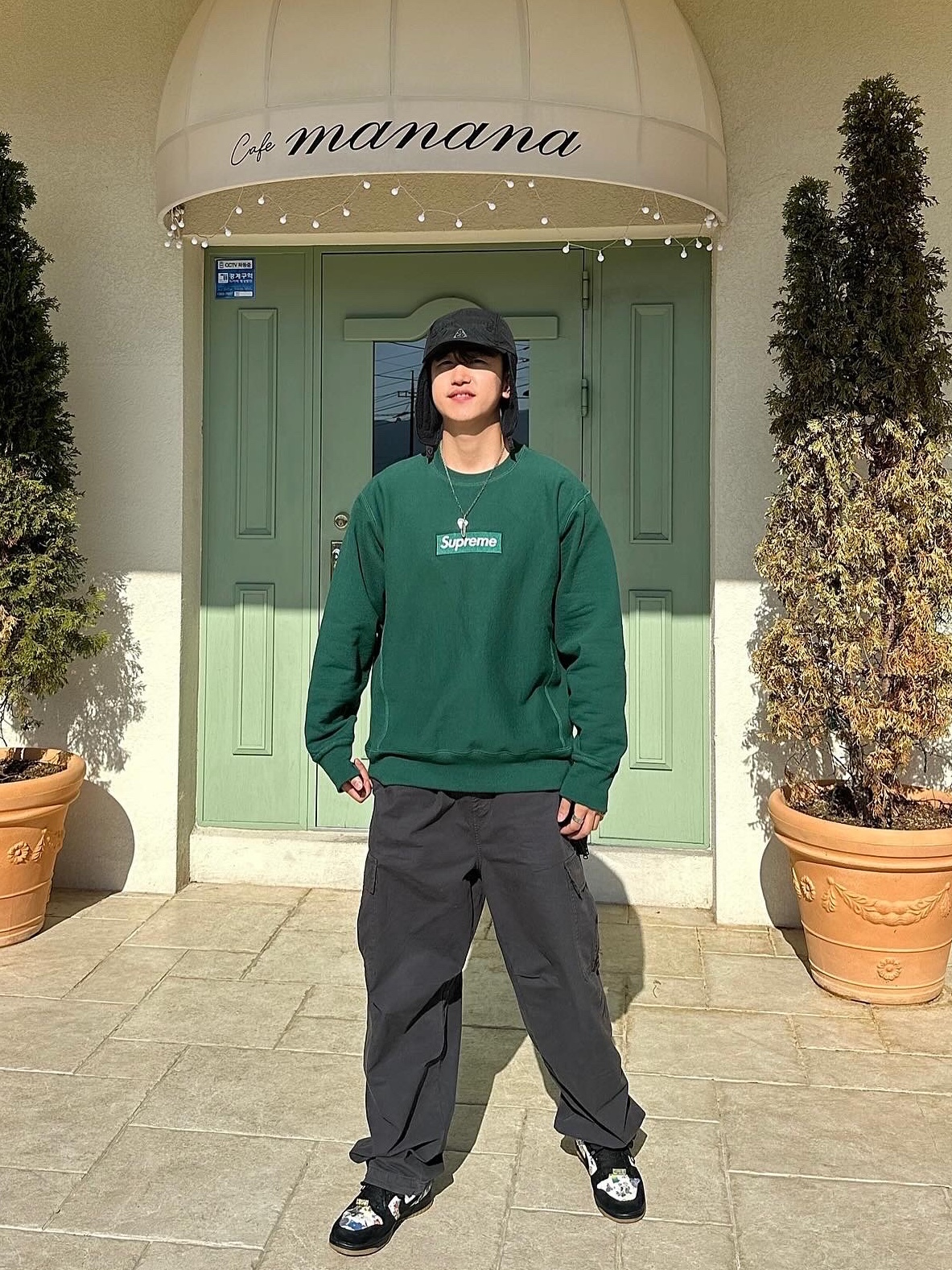 Nike ACG Warm AW84 Cap Black Anthracite, Supreme Box Logo Crewneck Dark Green - 18FW 착용 스타일 - 2