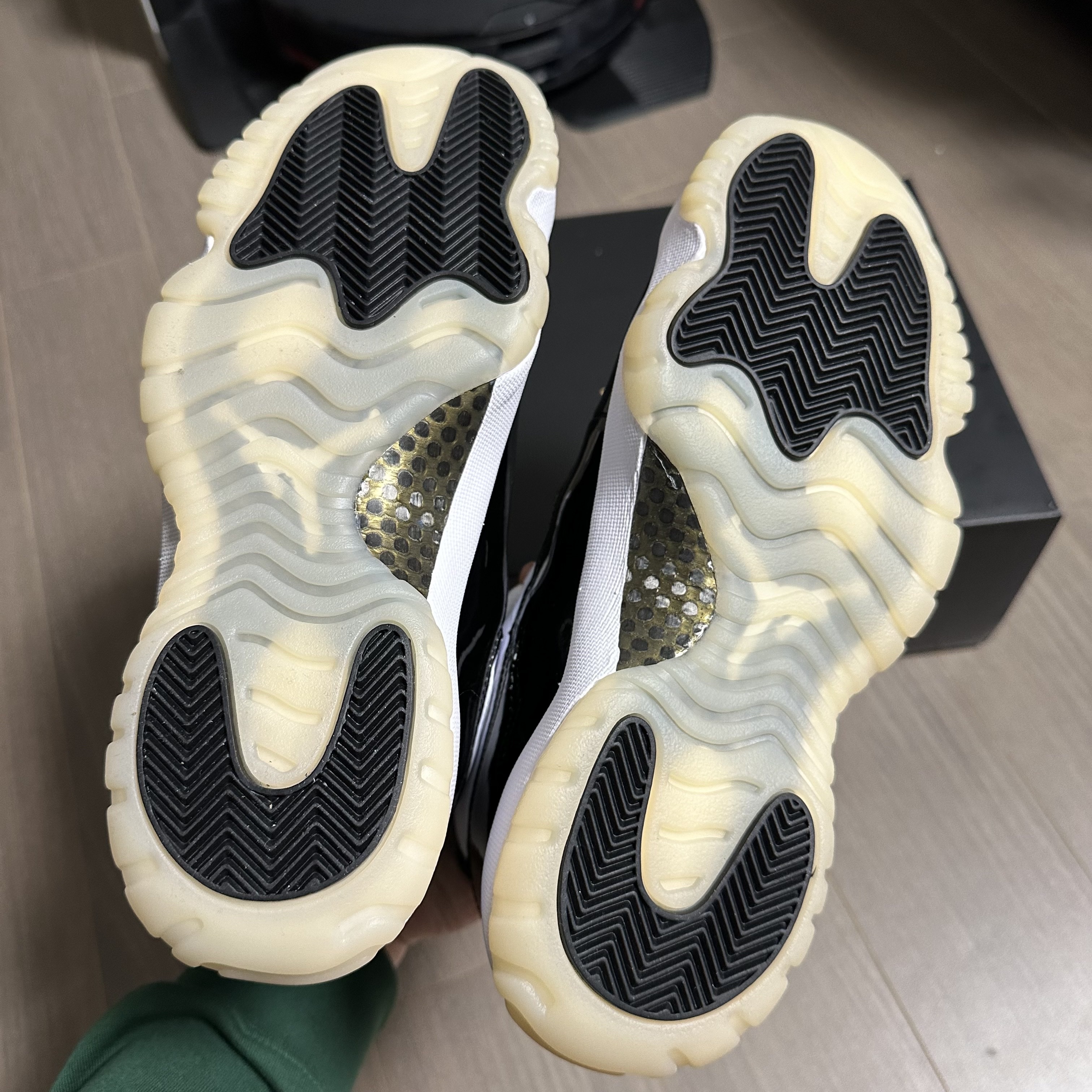 Jordan 11 Retro Gratitude 착용 스타일 - 5