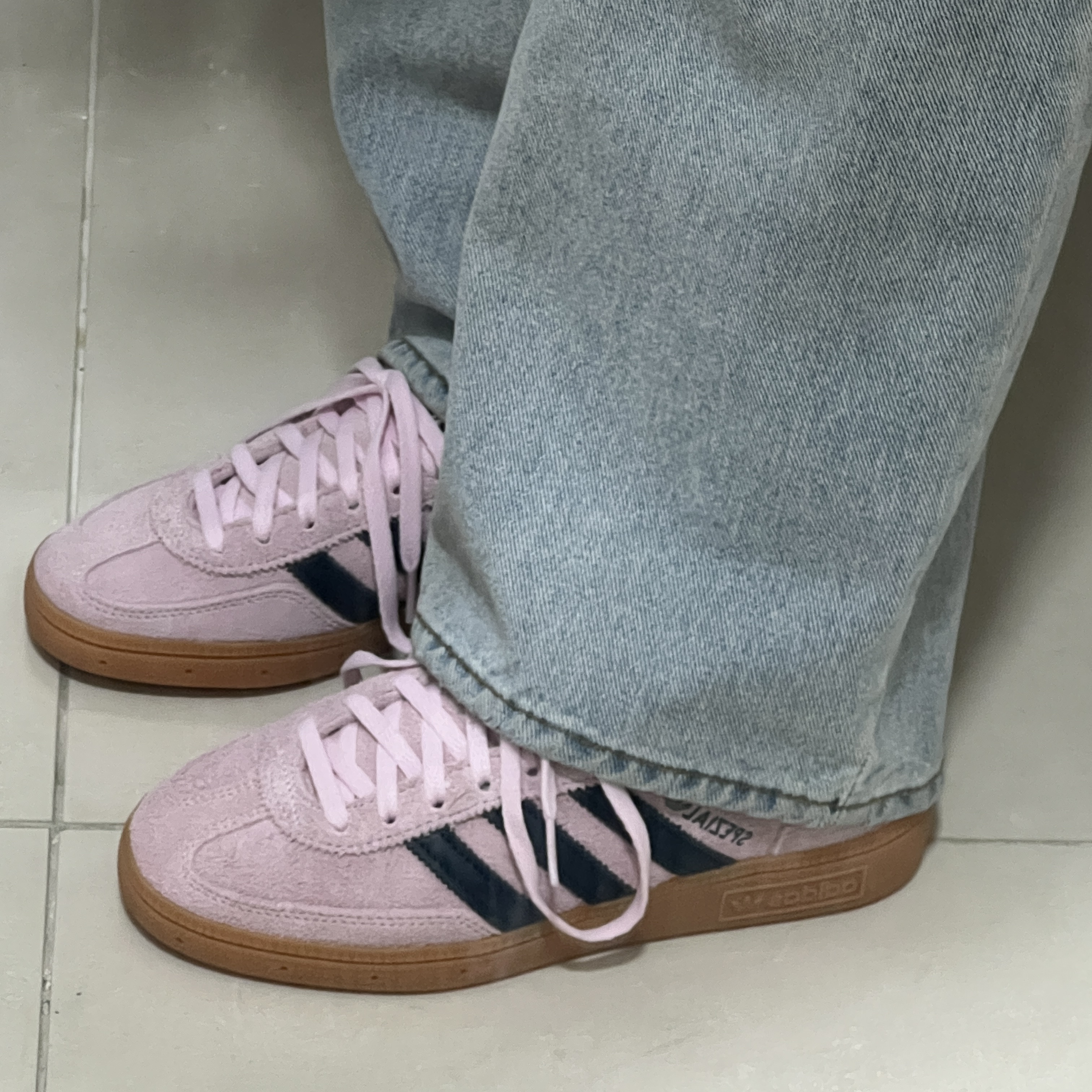 (W) Adidas Spezial Handball Clear Pink 착용 스타일 - 1