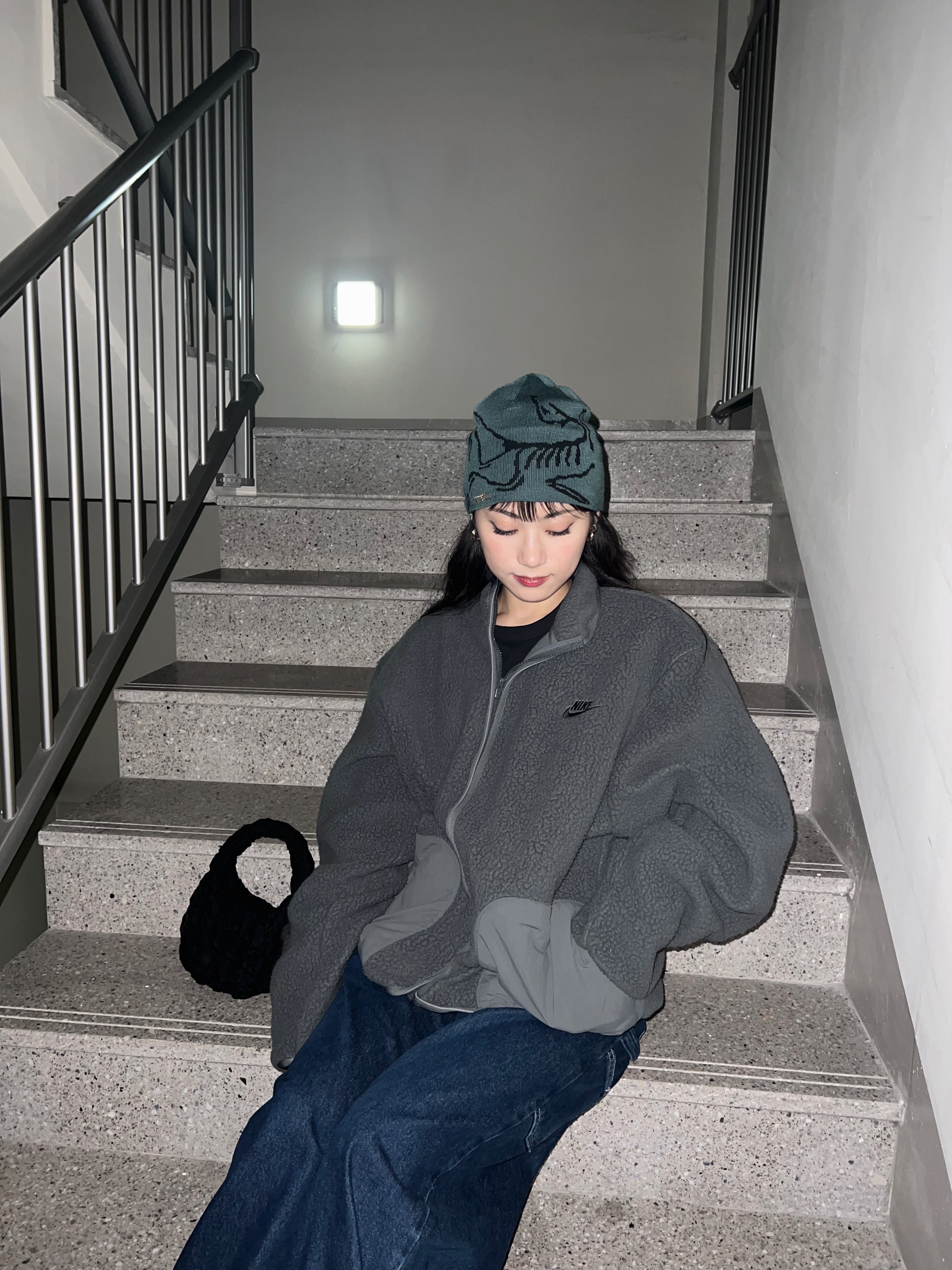 Arc'teryx Bird Head Toque Dark Magic, COS Quilted Micro Bag Black 착용 스타일 - 1