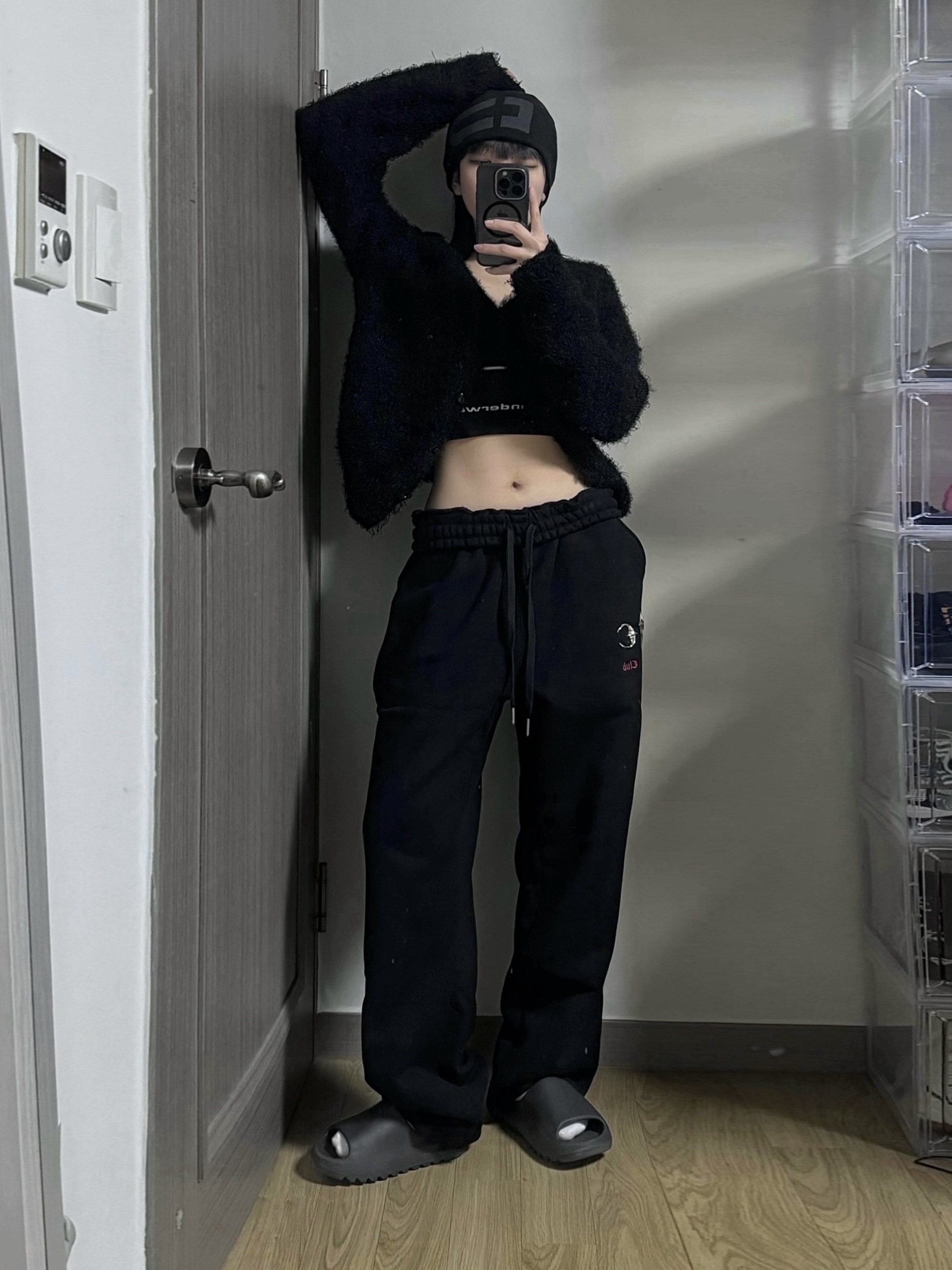 Thug Club TC Jogger Pants Black Ver. 1, Adidas Yeezy Slide Onyx 착용 스타일 - 1
