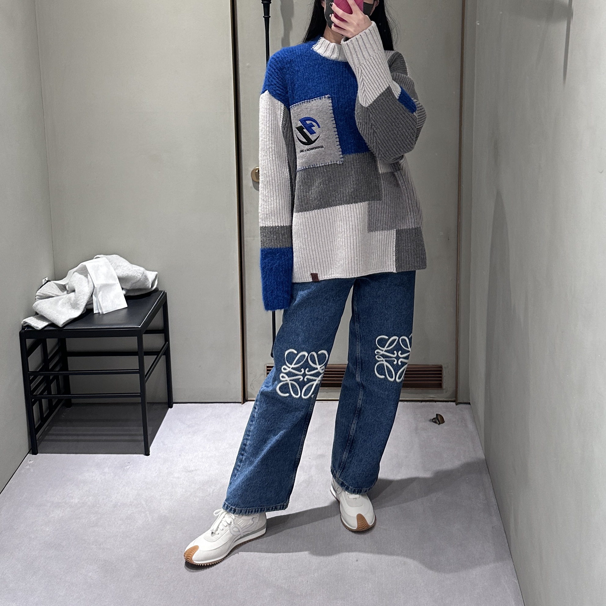 (W) Loewe Anagram Baggy Denim Jeans Blue, Zara x Ader Error Patchwork Oversize Knit Sweater Multicolor 착용 스타일 - 1