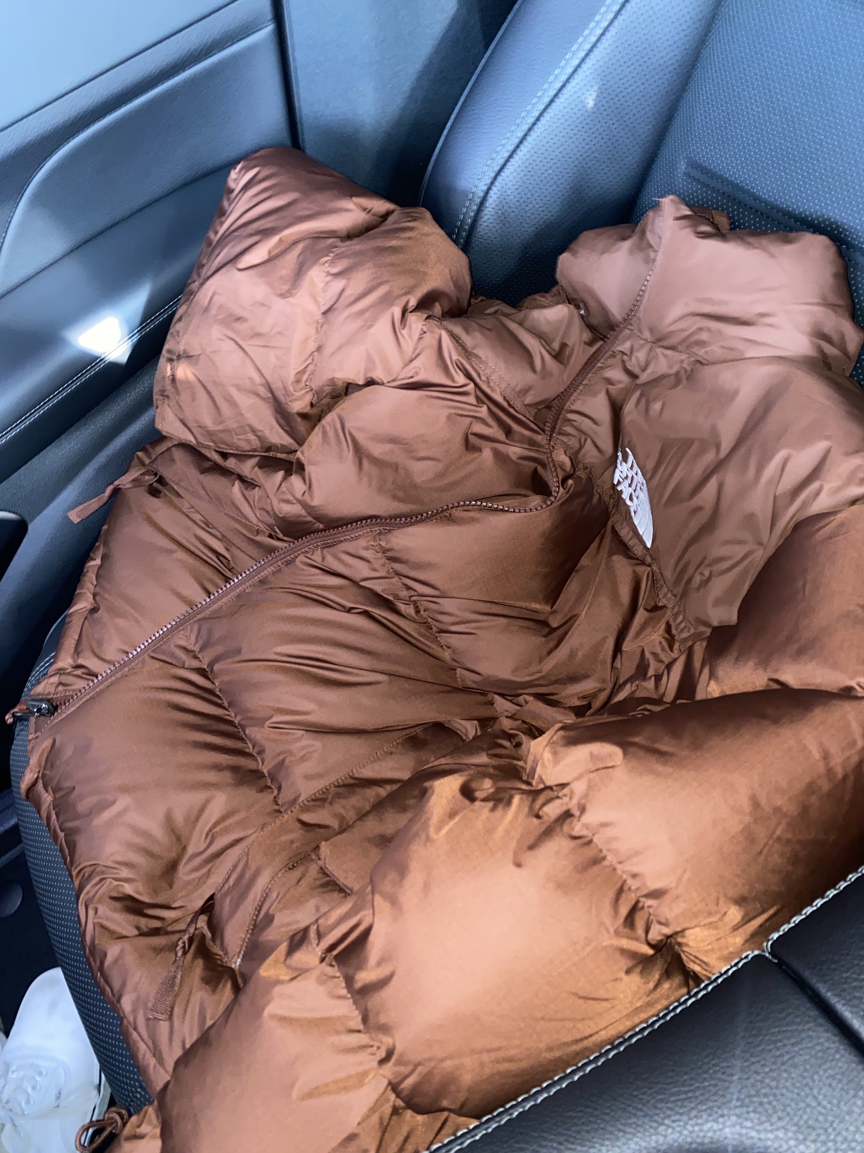 The North Face 1996 Retro Nuptse Jacket Dark Oak 착용 스타일
