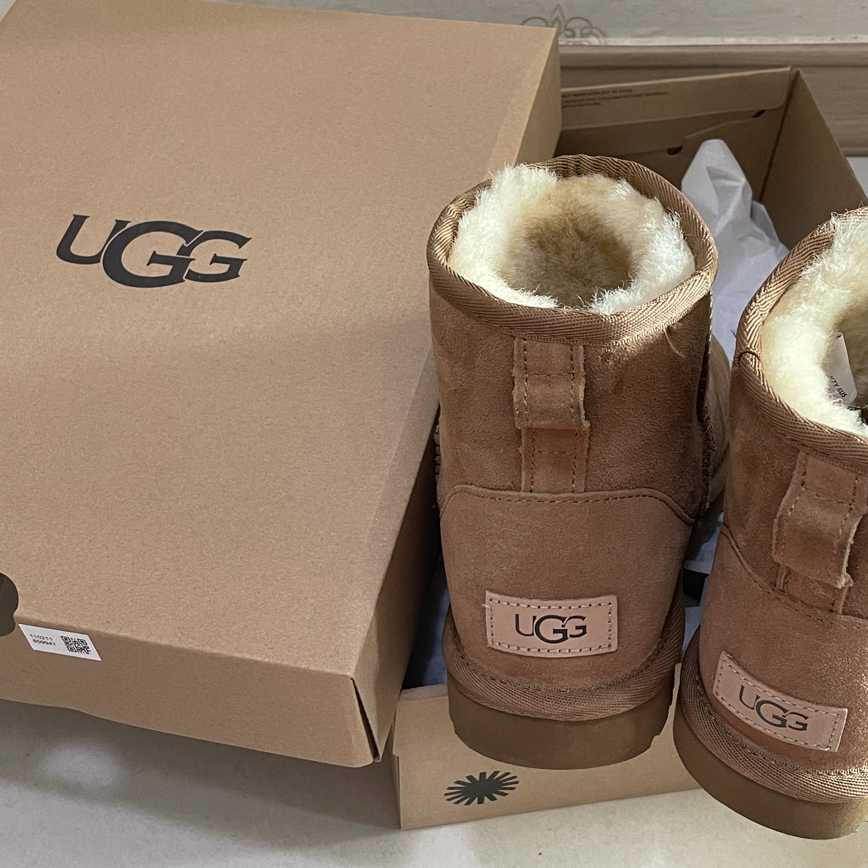 (W) UGG Classic Mini II Boots Chestnut 착용 스타일 - 1
