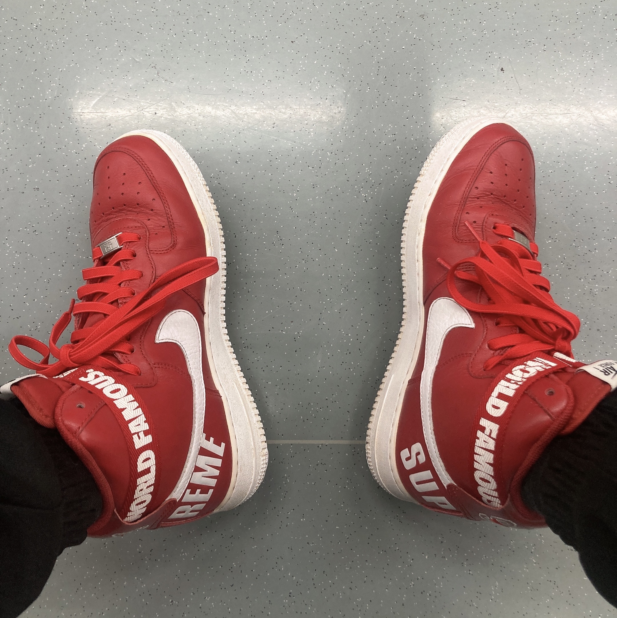 Nike x Supreme Air Force 1 High World Famous Red 착용 스타일 - 1