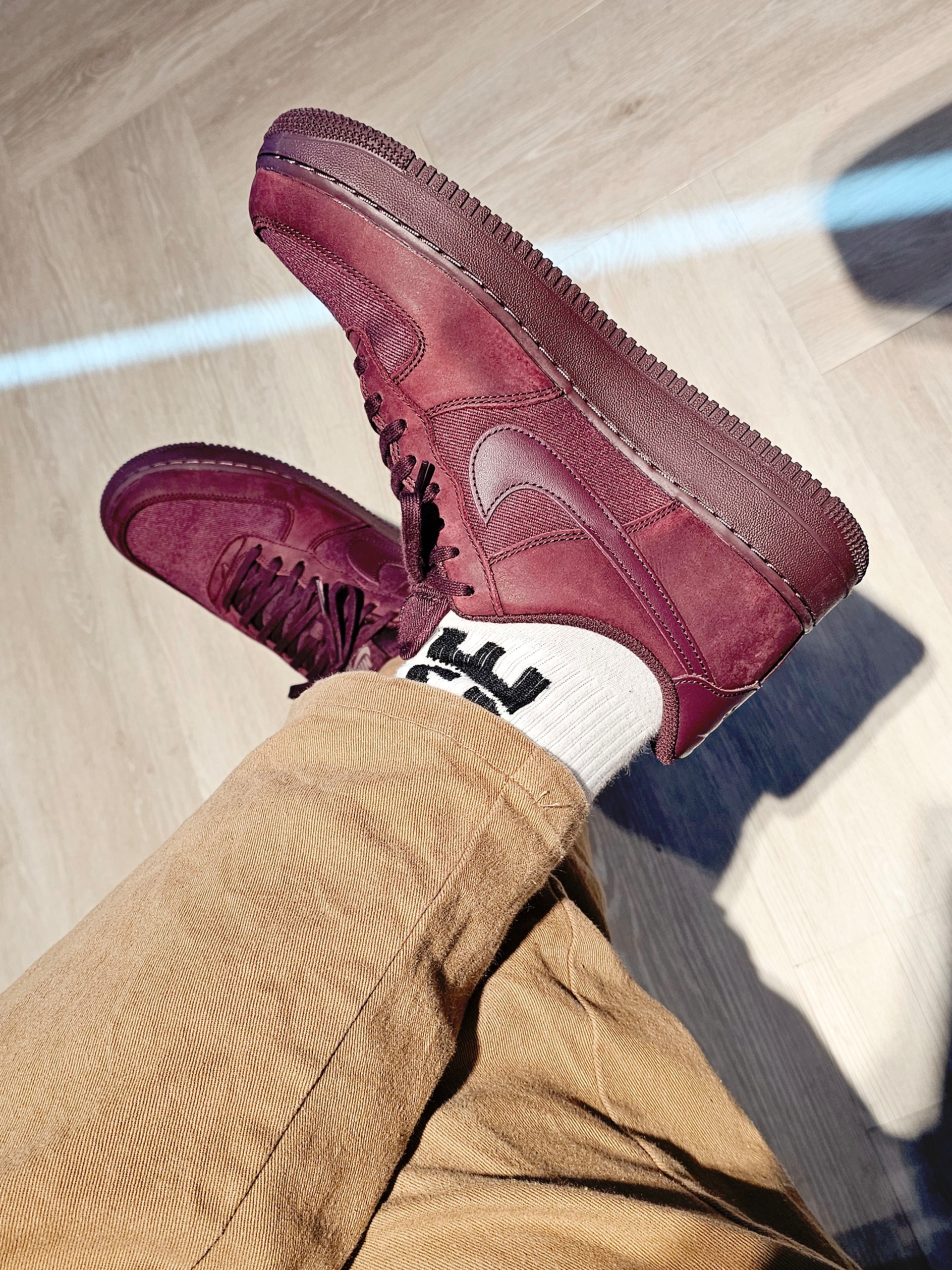 Nike Air Force 1 '07 LX Burgundy Crush 착용 스타일 - 4