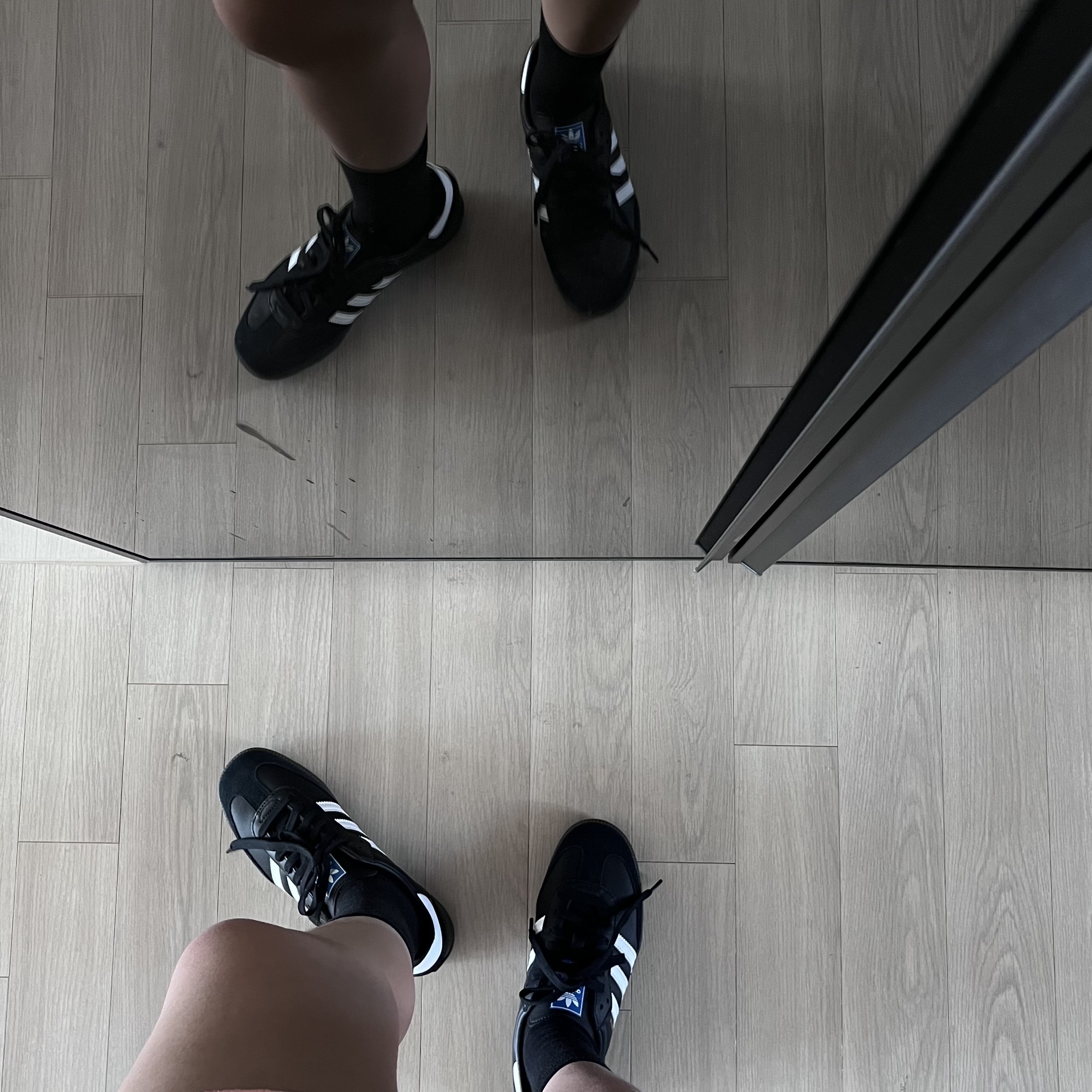 Adidas Samba OG Black White Gum 착용 스타일 - 2