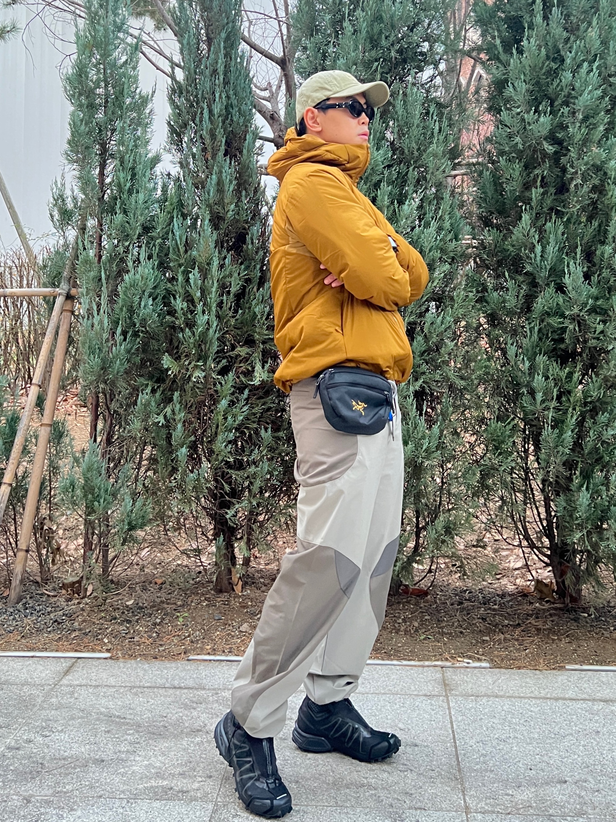 Arc'teryx Atom Heavyweight Hoody Yukon, Art of Field Three Colourway Pants Khaki 착용 스타일 - 3