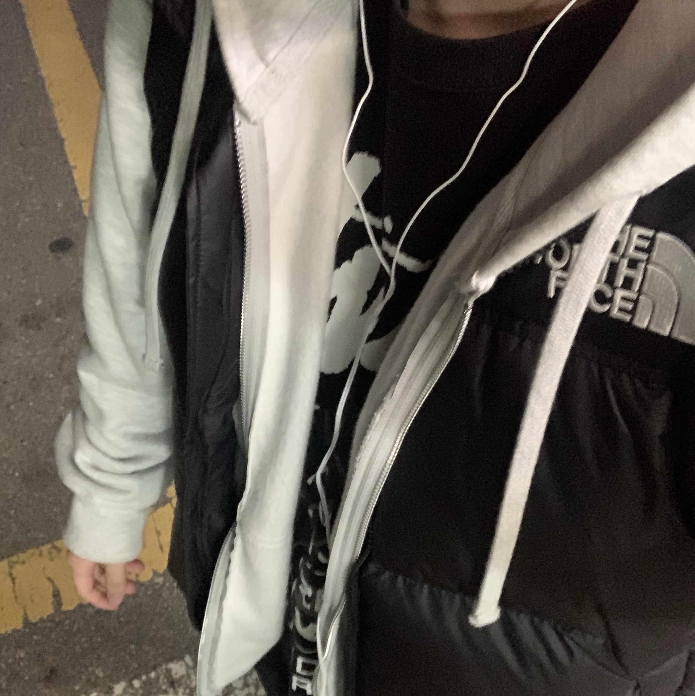 The North Face 1996 Eco Nuptse Vest Black 착용 스타일