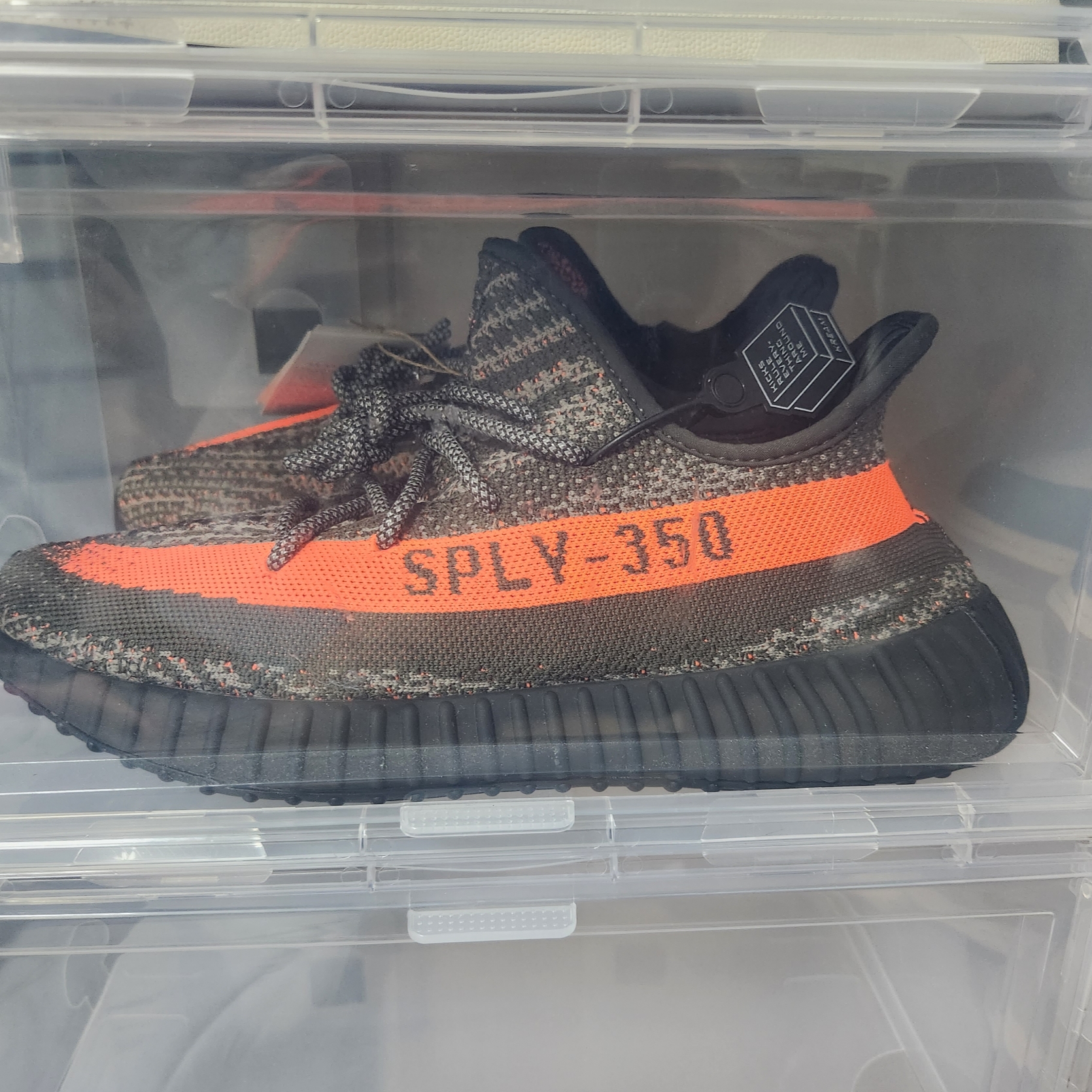 Adidas Yeezy Boost 350 V2 Carbon Beluga 착용 스타일