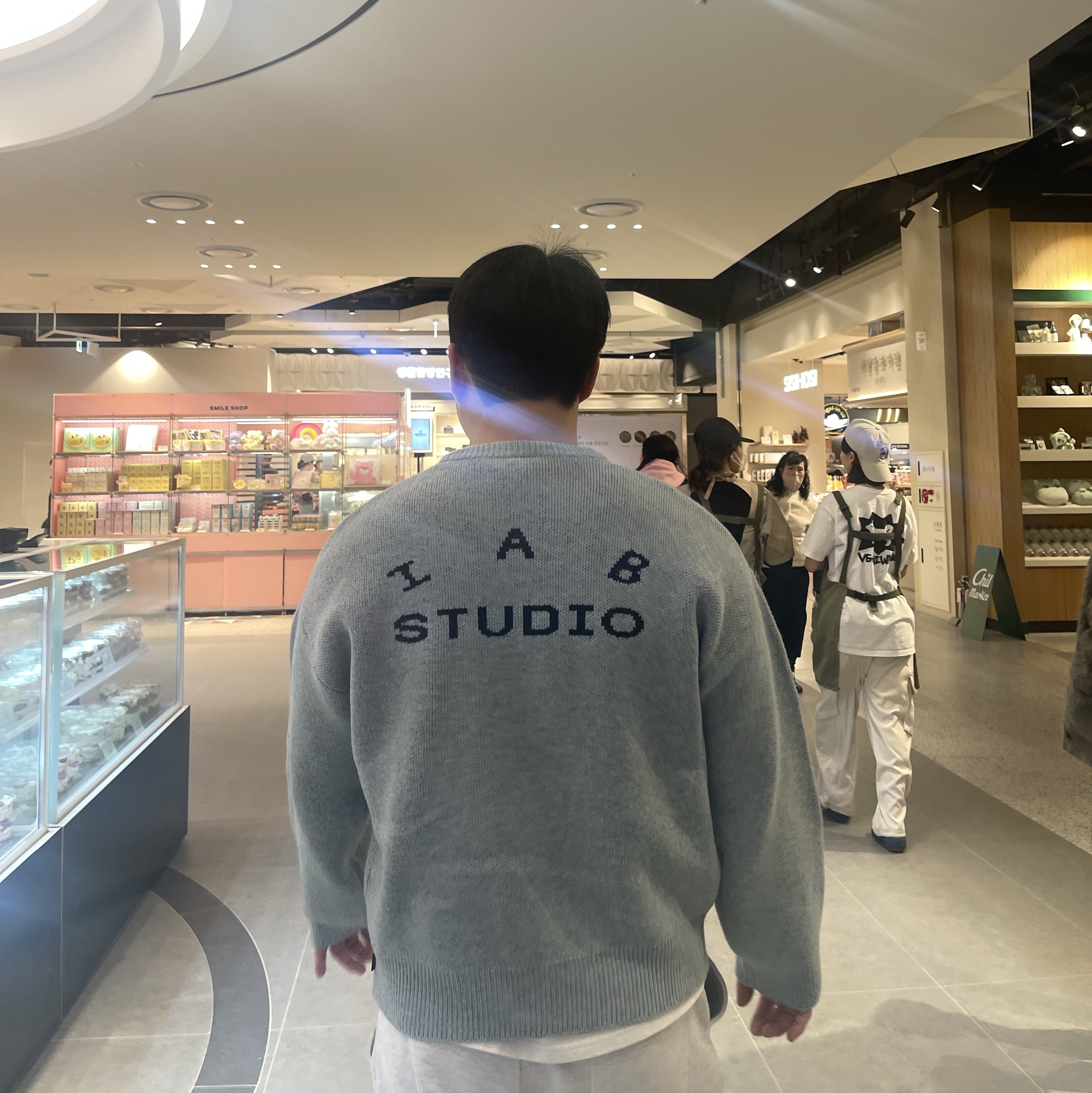 IAB Studio Knit Steel Blue 착용 스타일 - 3